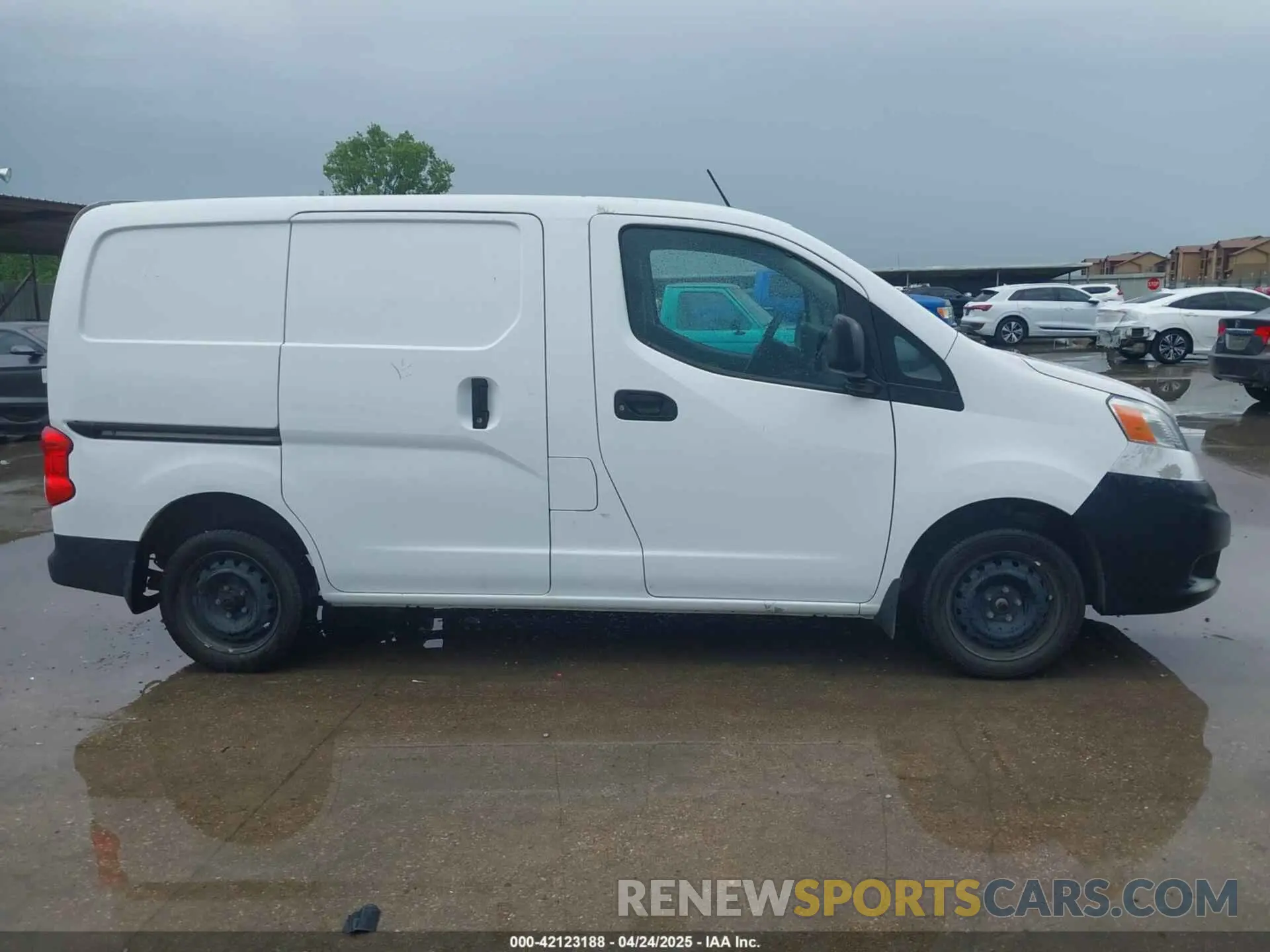 13 Photograph of a damaged car 3N6CM0KN3KK699370 NISSAN NV200 2019