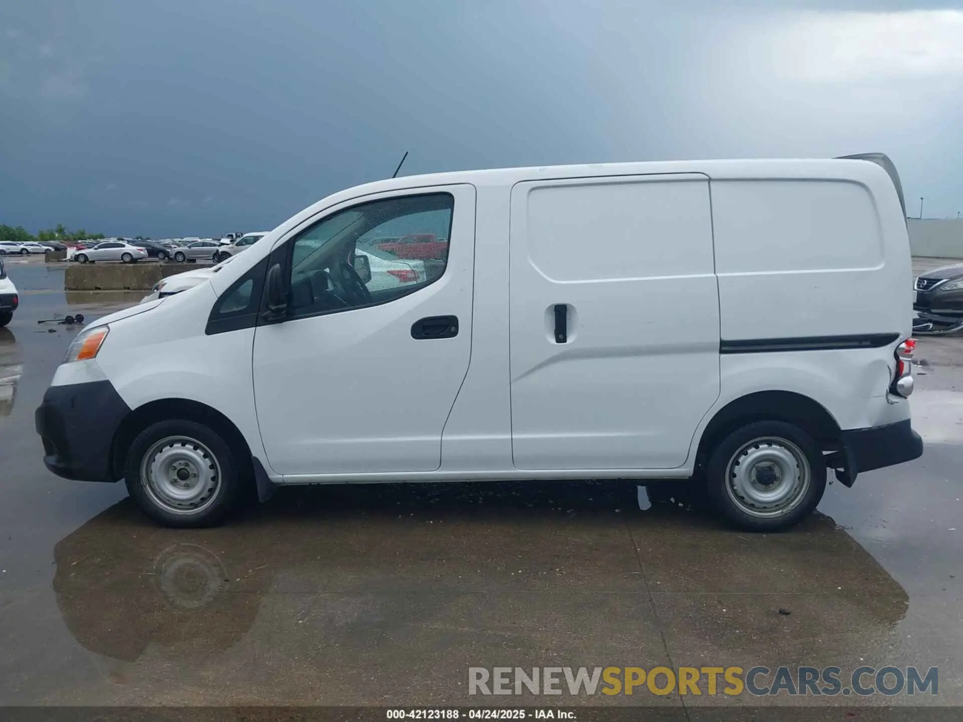 14 Photograph of a damaged car 3N6CM0KN3KK699370 NISSAN NV200 2019