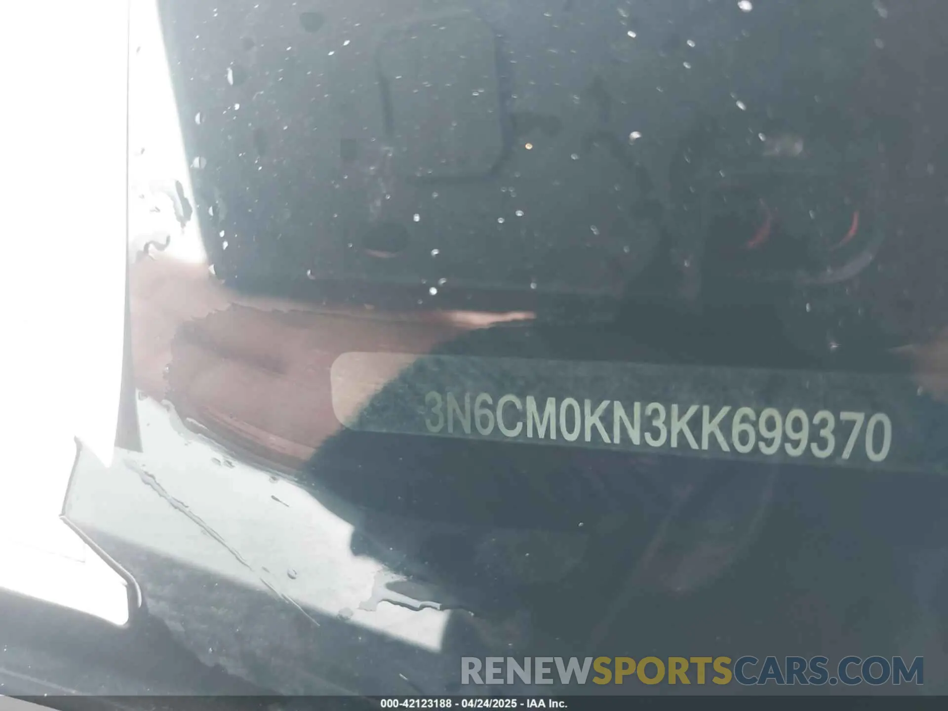 17 Photograph of a damaged car 3N6CM0KN3KK699370 NISSAN NV200 2019