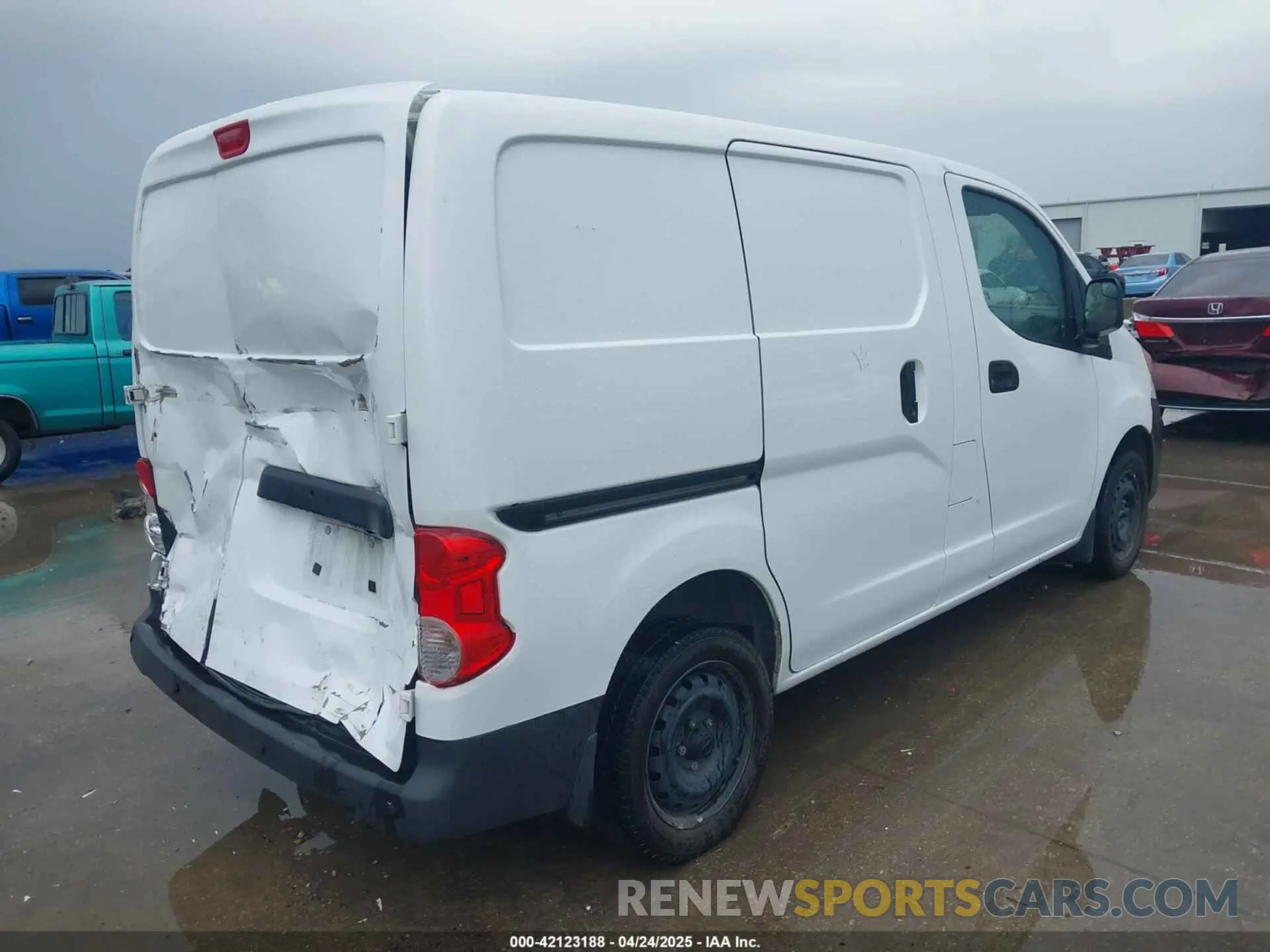 4 Photograph of a damaged car 3N6CM0KN3KK699370 NISSAN NV200 2019