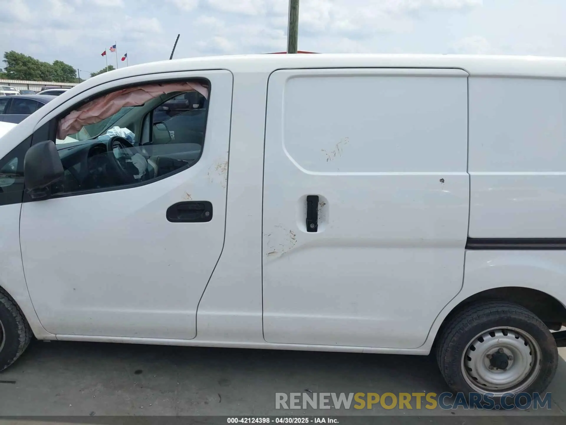 15 Photograph of a damaged car 3N6CM0KN3KK710805 NISSAN NV200 2019