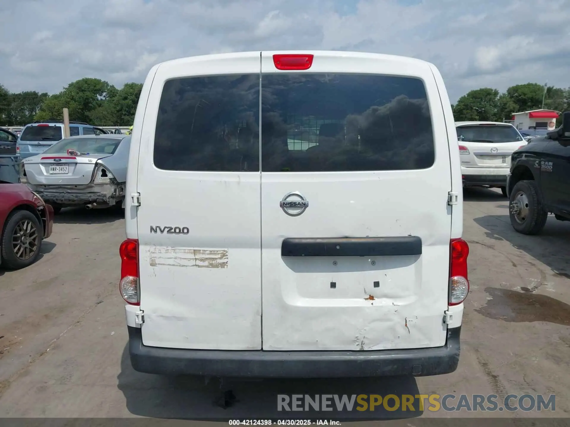 17 Photograph of a damaged car 3N6CM0KN3KK710805 NISSAN NV200 2019
