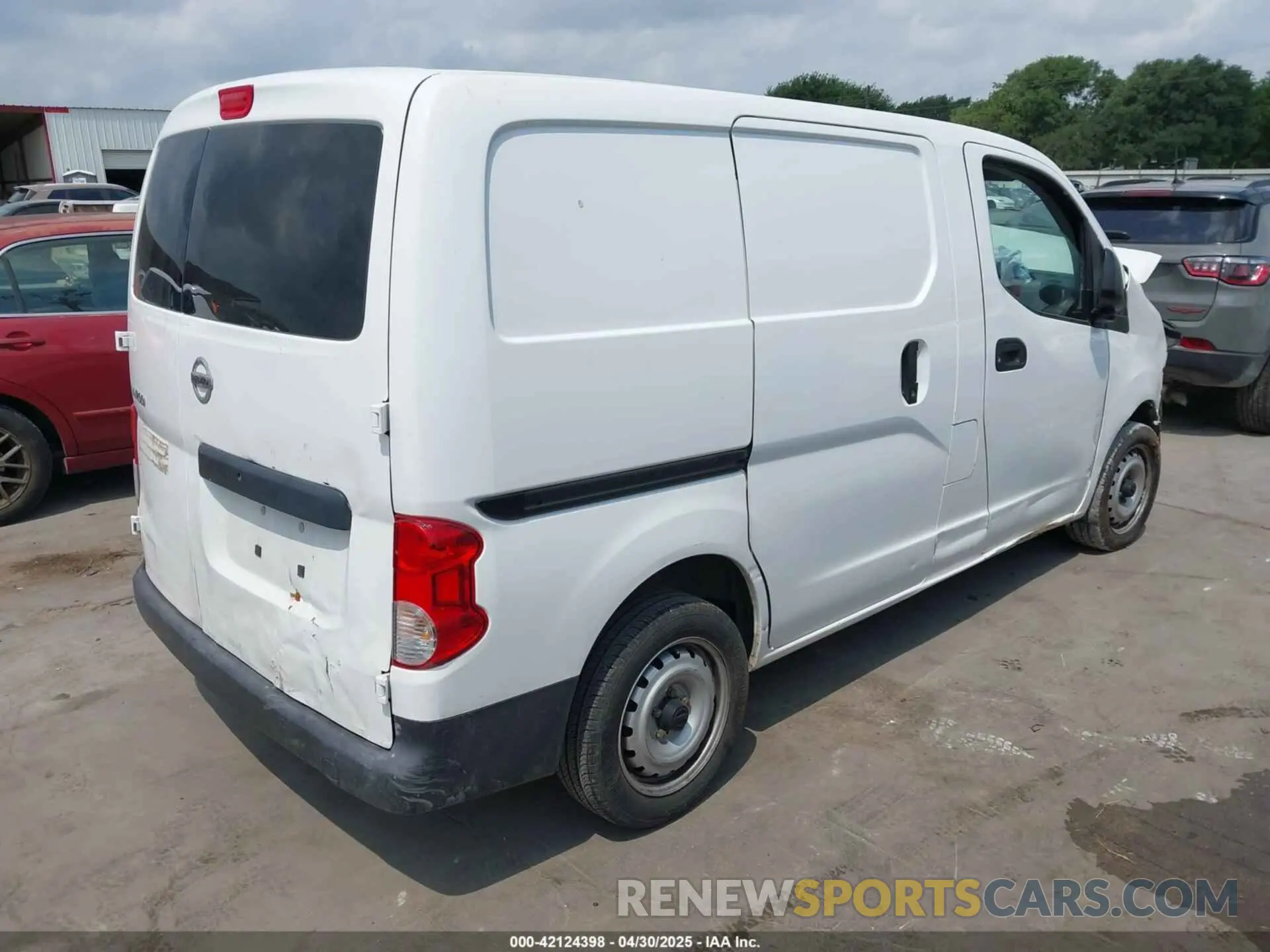 4 Photograph of a damaged car 3N6CM0KN3KK710805 NISSAN NV200 2019