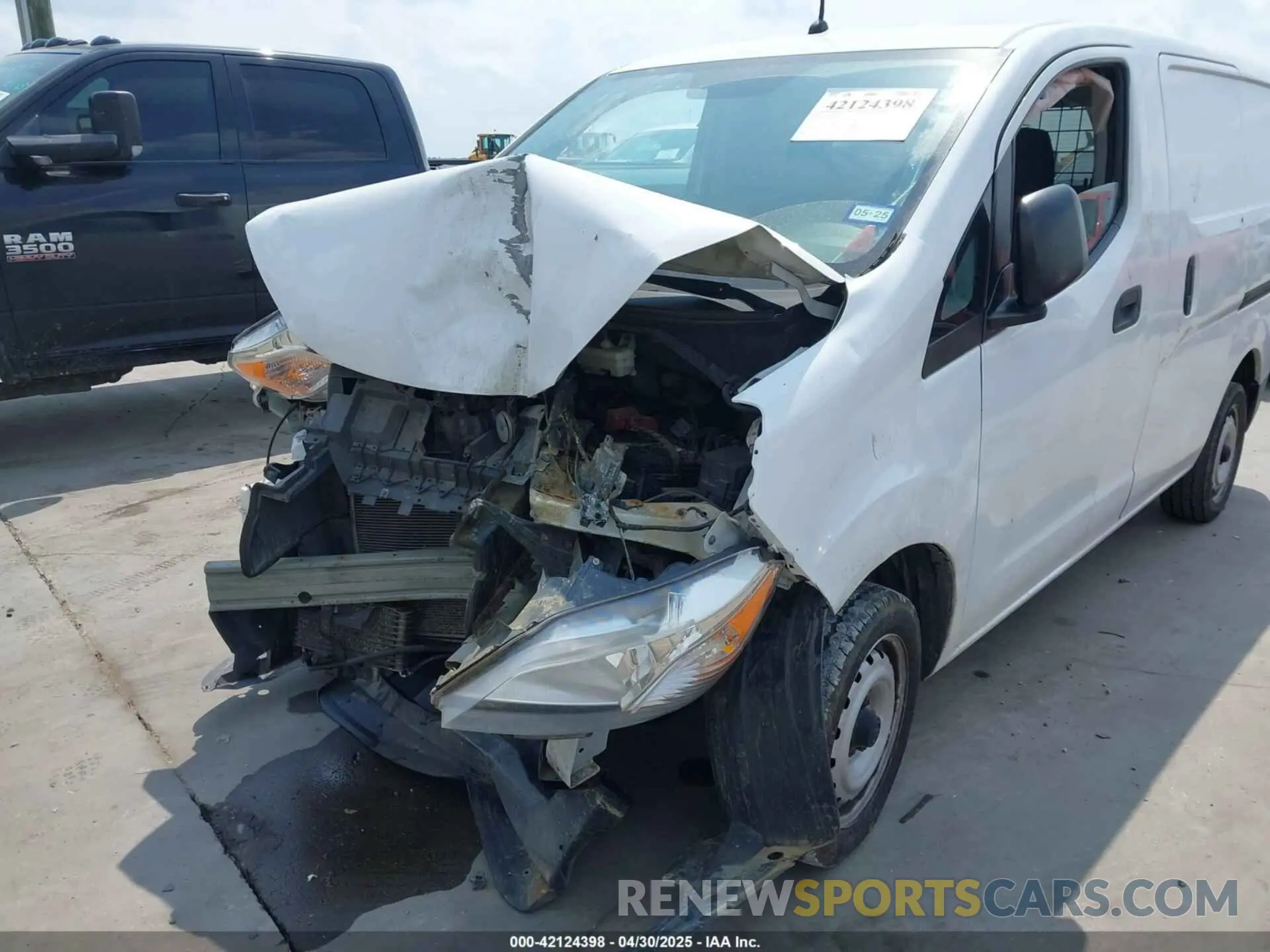 6 Photograph of a damaged car 3N6CM0KN3KK710805 NISSAN NV200 2019