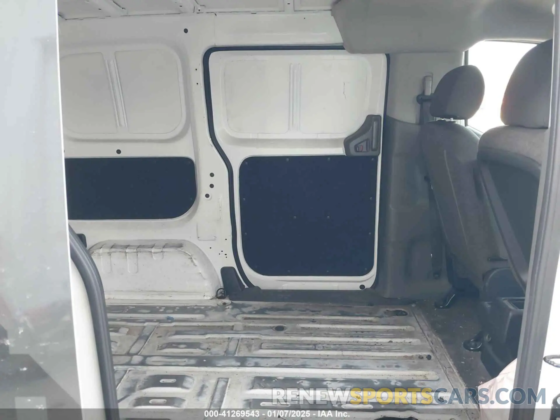8 Photograph of a damaged car 3N6CM0KN4KK708965 NISSAN NV200 2019