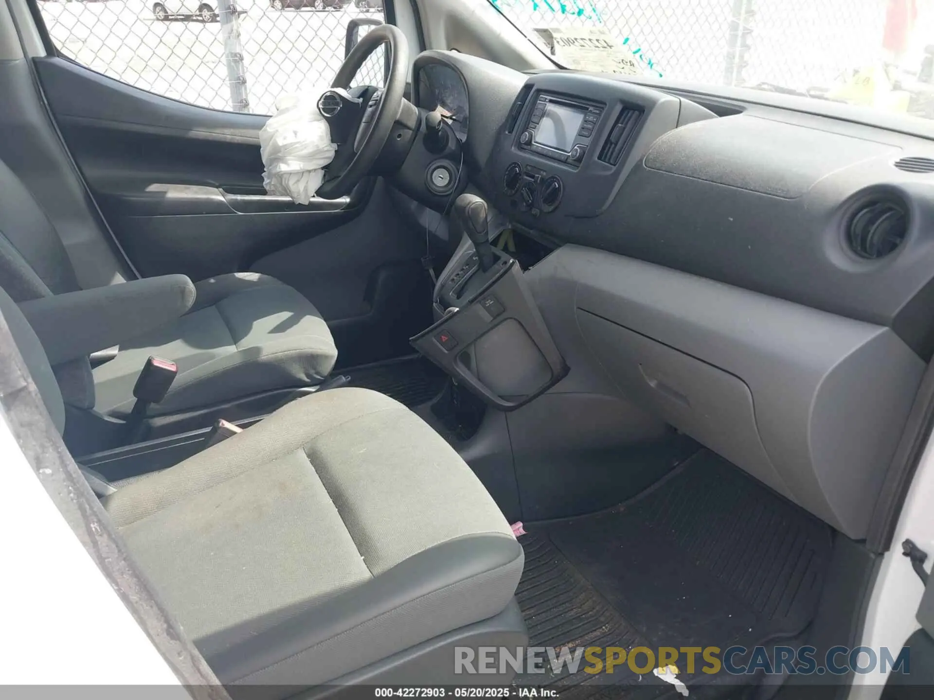 5 Photograph of a damaged car 3N6CM0KN5KK695904 NISSAN NV200 2019