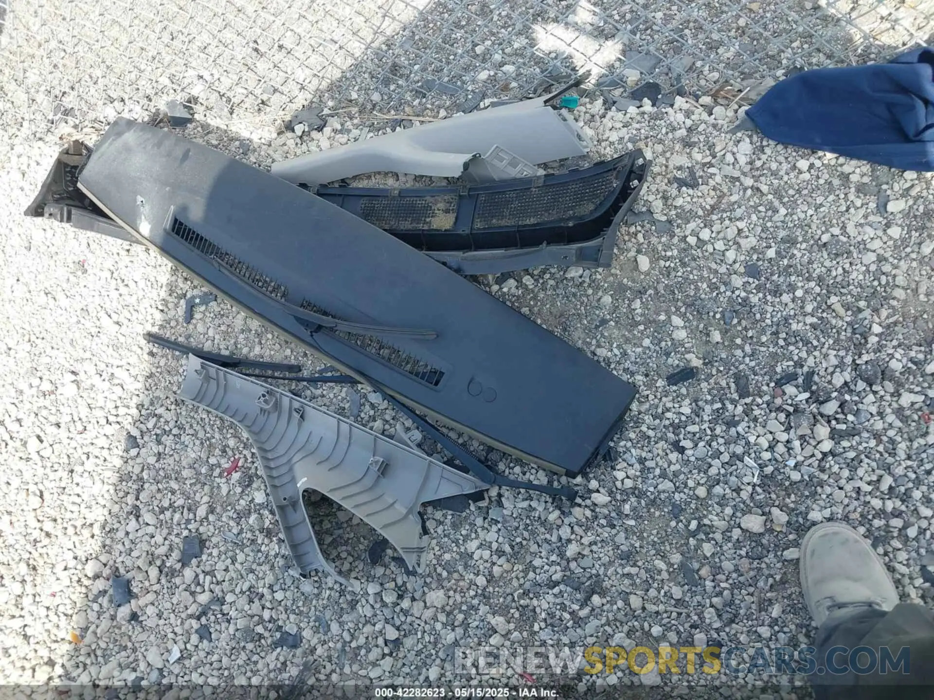 12 Photograph of a damaged car 3N6CM0KN6KK692509 NISSAN NV200 2019