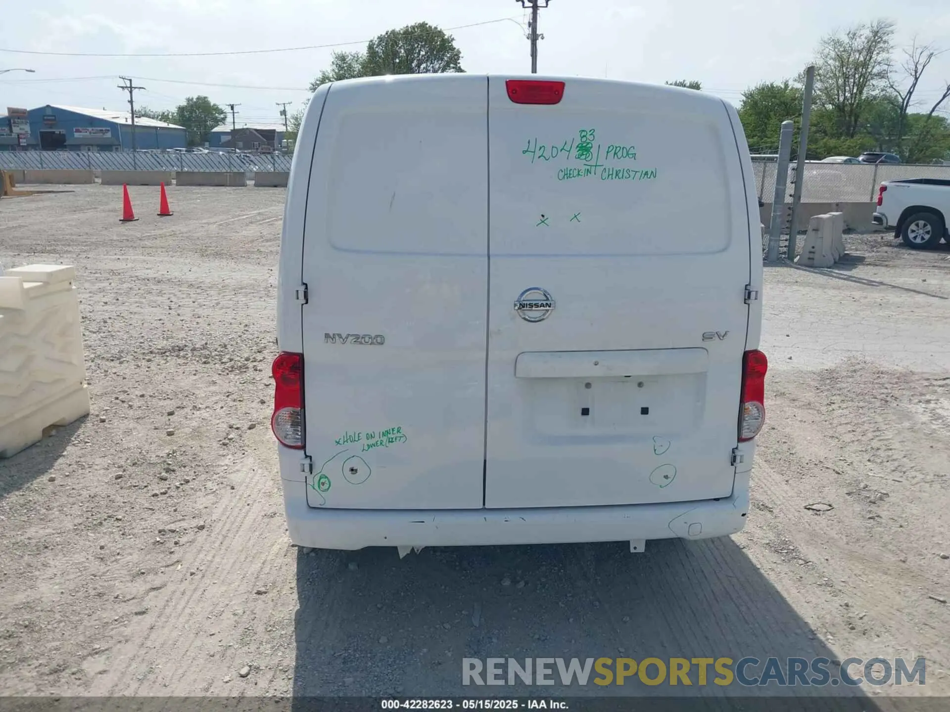 17 Photograph of a damaged car 3N6CM0KN6KK692509 NISSAN NV200 2019