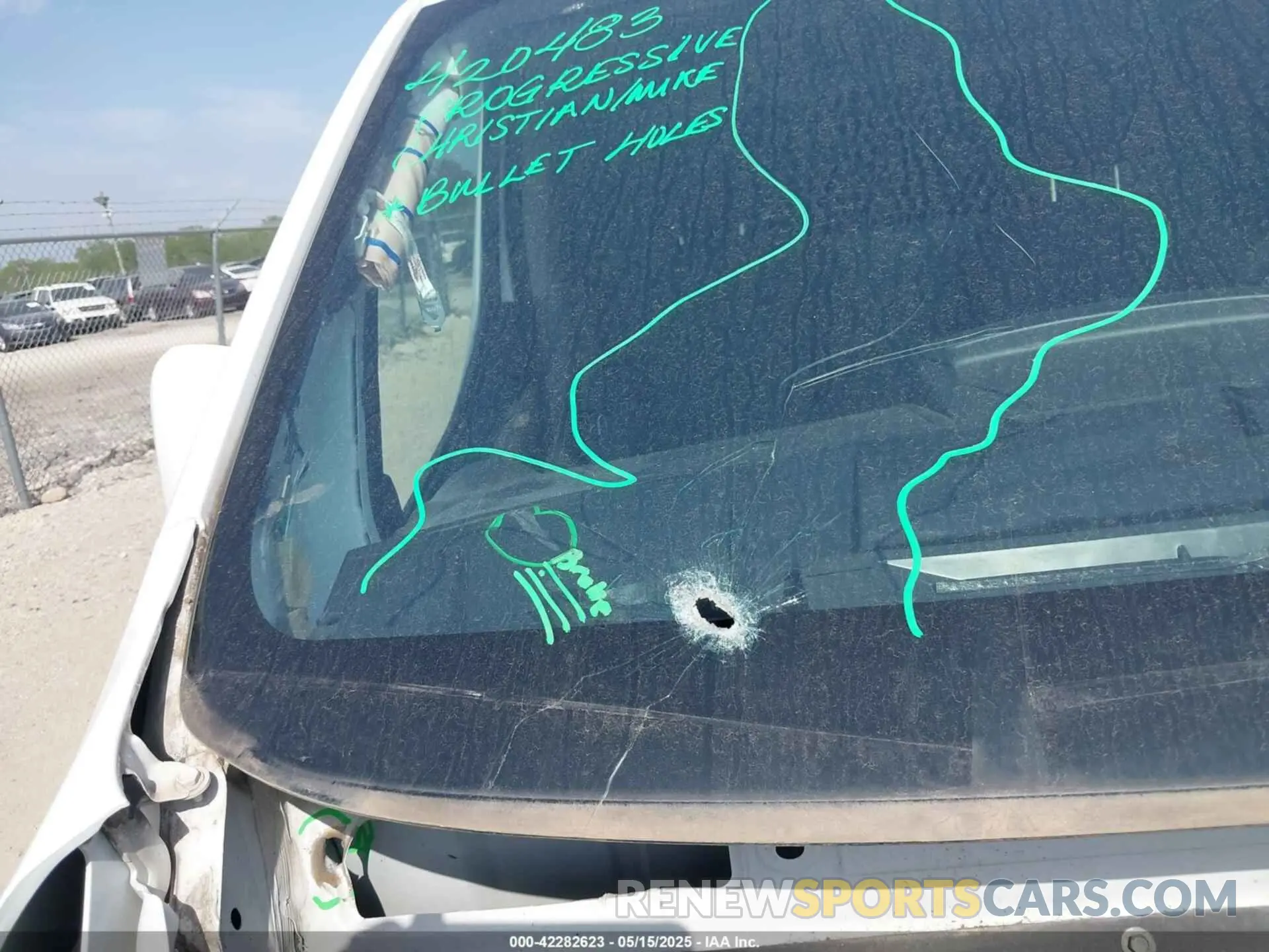 18 Photograph of a damaged car 3N6CM0KN6KK692509 NISSAN NV200 2019