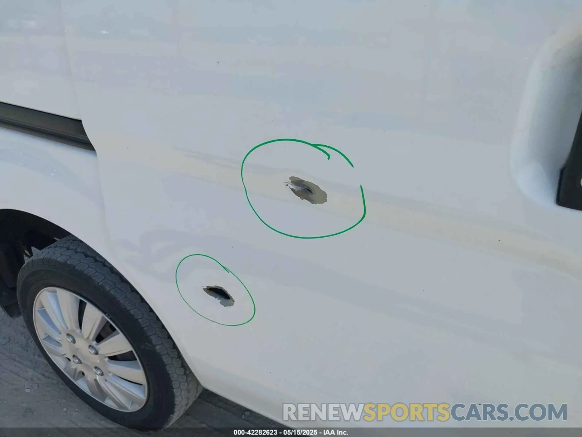 19 Photograph of a damaged car 3N6CM0KN6KK692509 NISSAN NV200 2019