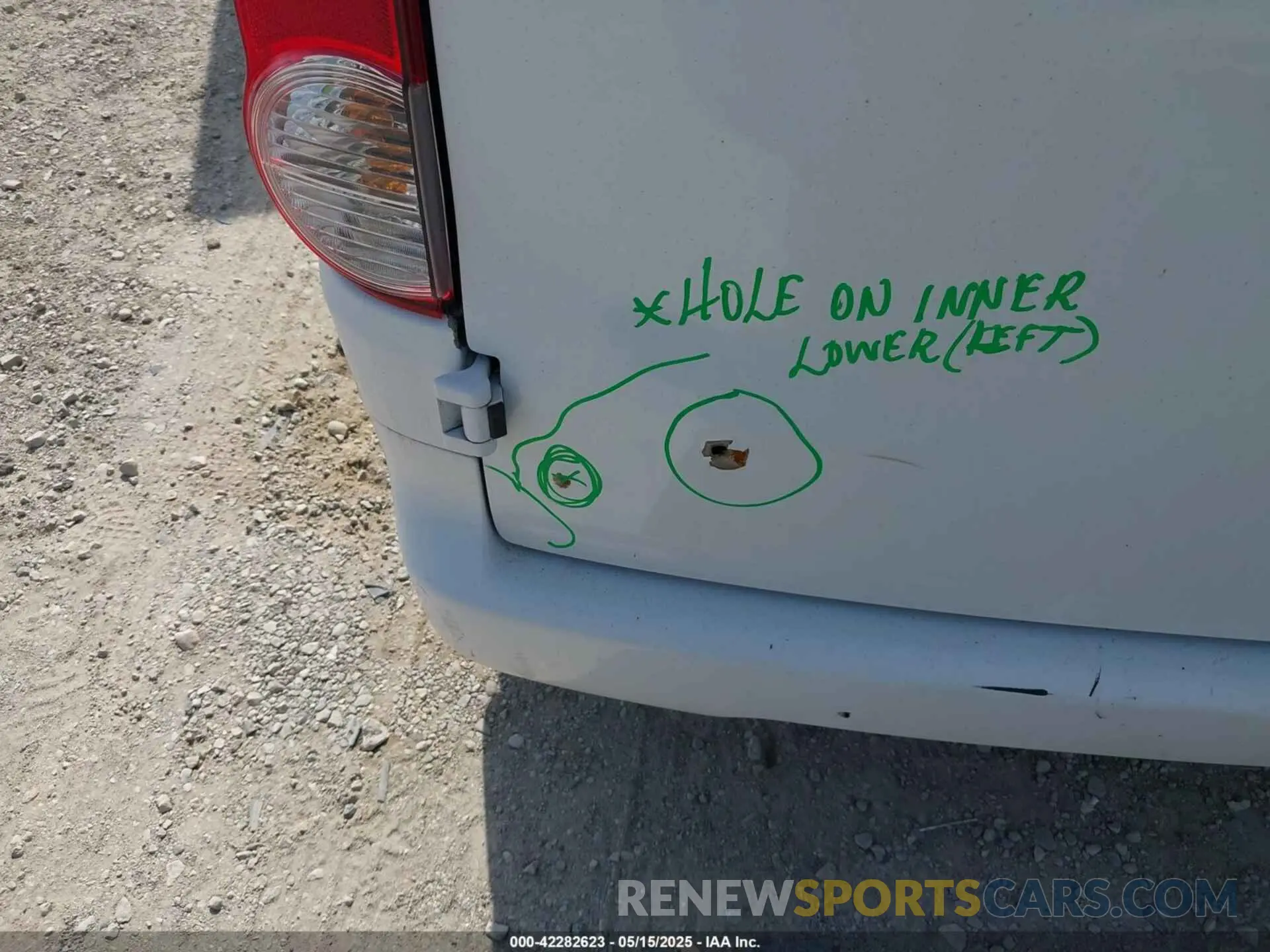 22 Photograph of a damaged car 3N6CM0KN6KK692509 NISSAN NV200 2019