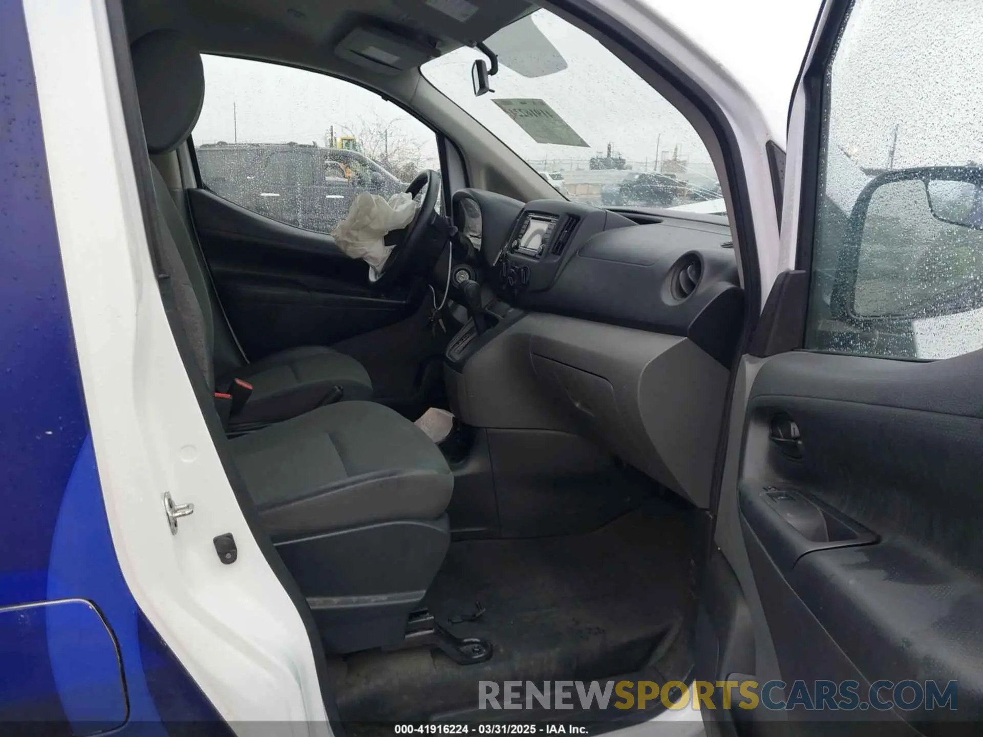 5 Photograph of a damaged car 3N6CM0KN6KK694549 NISSAN NV200 2019