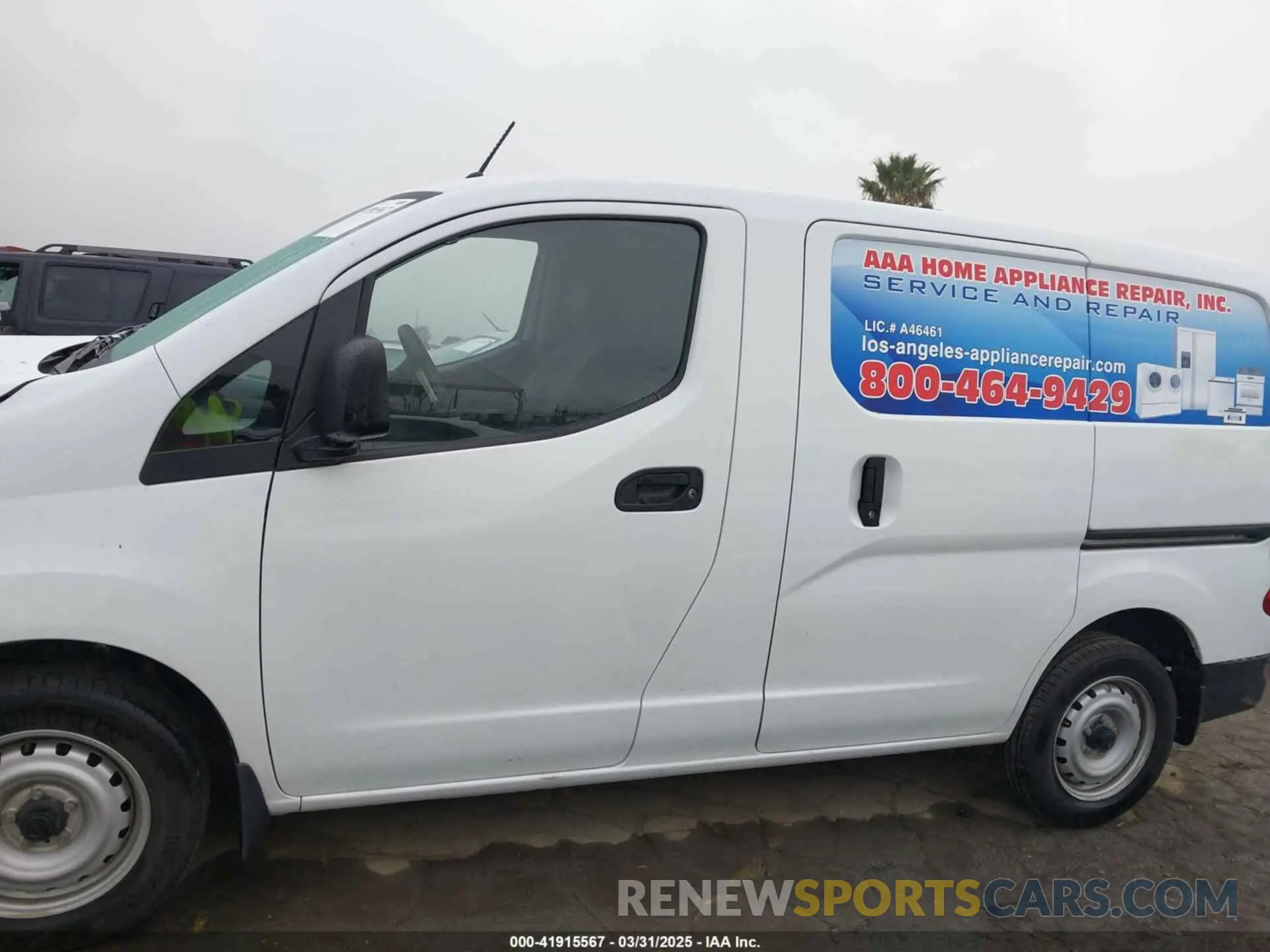 15 Photograph of a damaged car 3N6CM0KN6KK698178 NISSAN NV200 2019