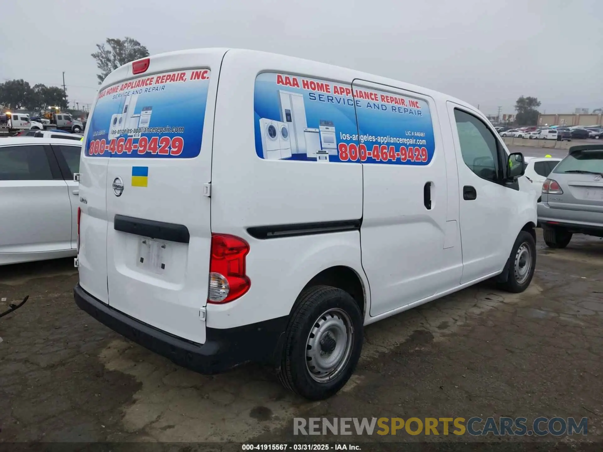 4 Photograph of a damaged car 3N6CM0KN6KK698178 NISSAN NV200 2019