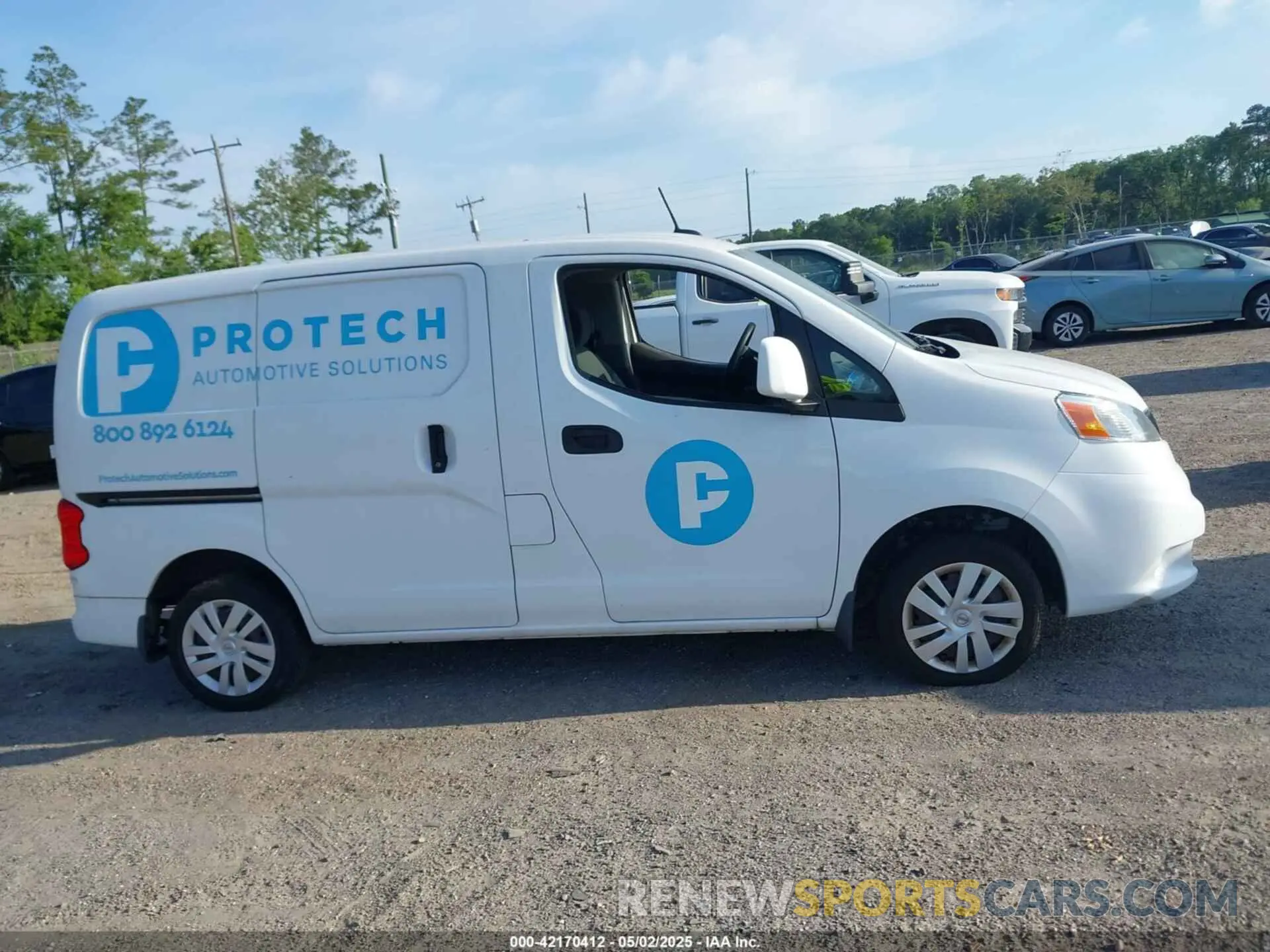 13 Photograph of a damaged car 3N6CM0KN6KK708563 NISSAN NV200 2019