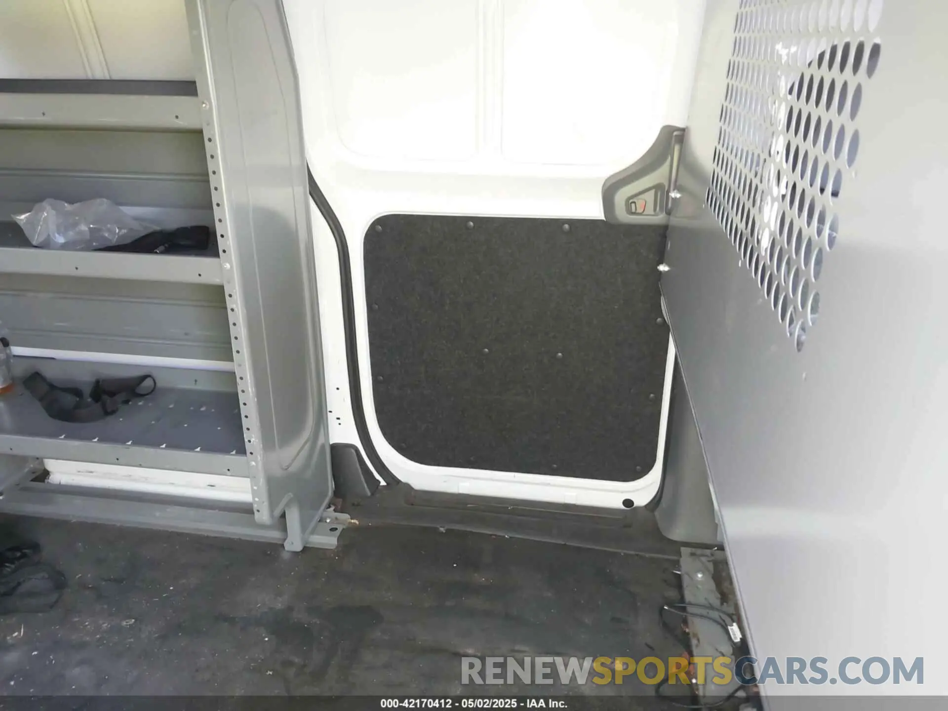 8 Photograph of a damaged car 3N6CM0KN6KK708563 NISSAN NV200 2019