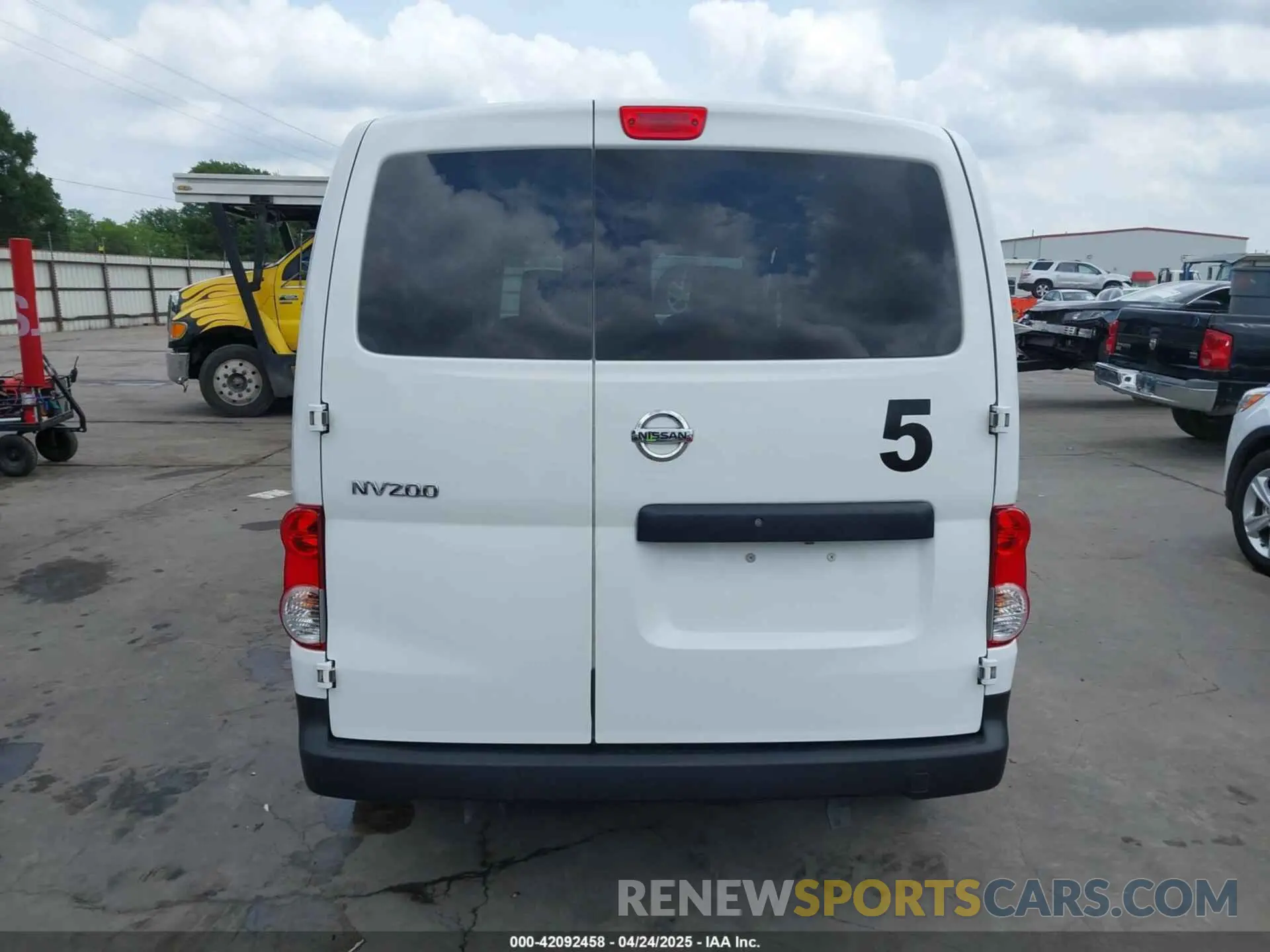 17 Photograph of a damaged car 3N6CM0KN7KK690431 NISSAN NV200 2019