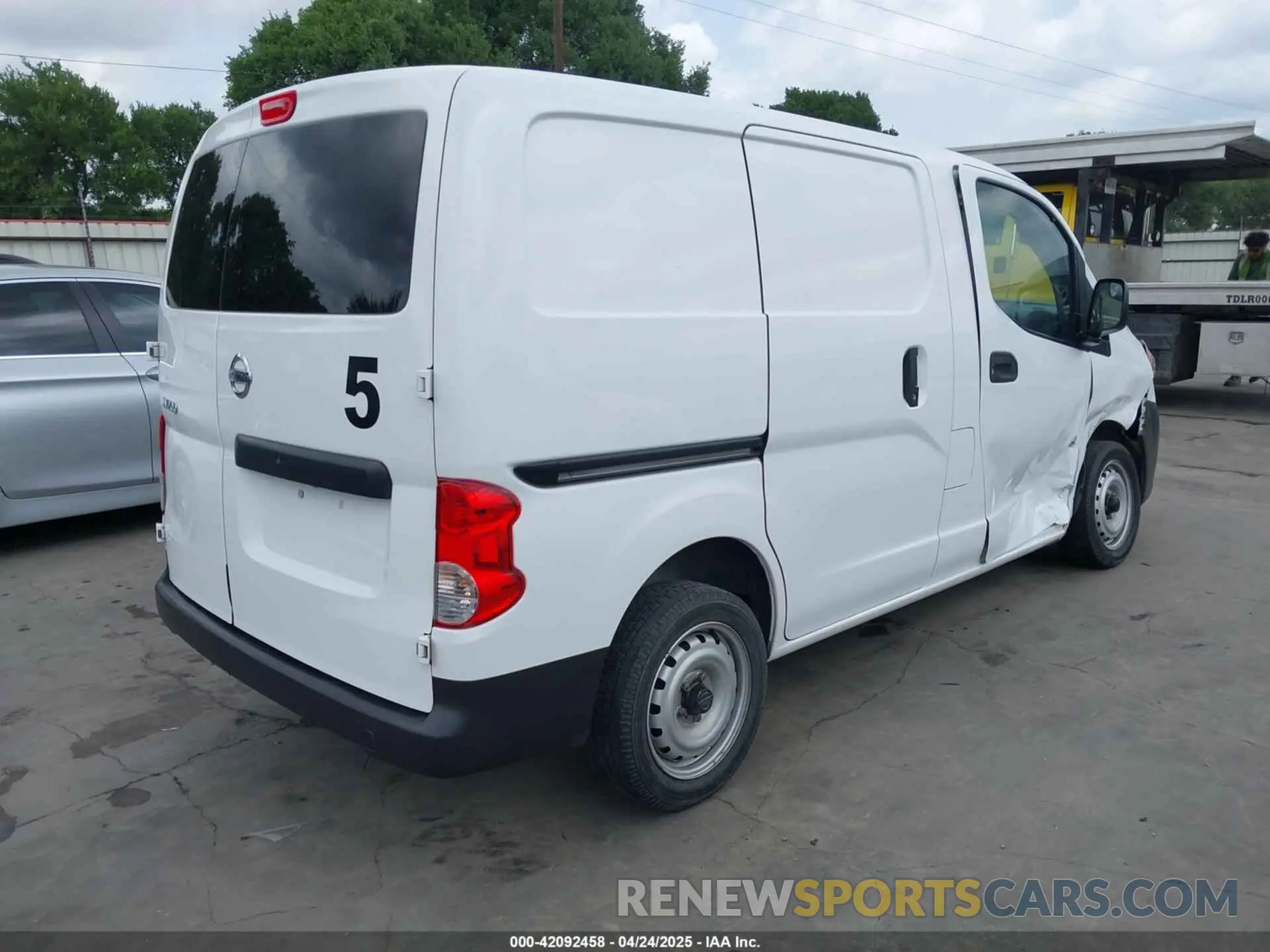 4 Photograph of a damaged car 3N6CM0KN7KK690431 NISSAN NV200 2019