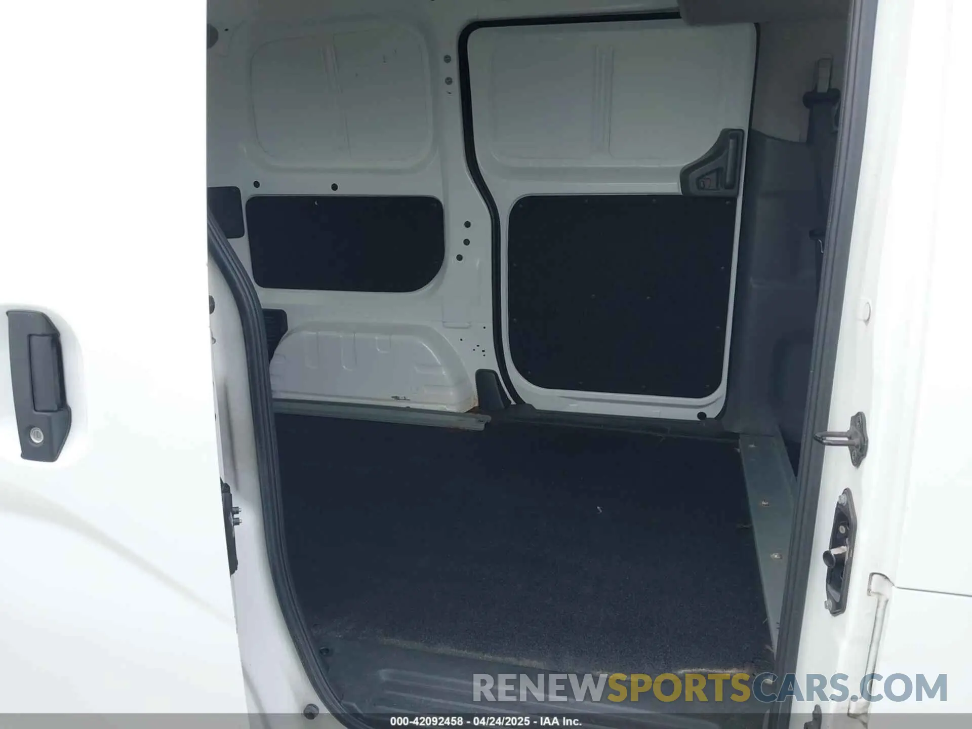 8 Photograph of a damaged car 3N6CM0KN7KK690431 NISSAN NV200 2019