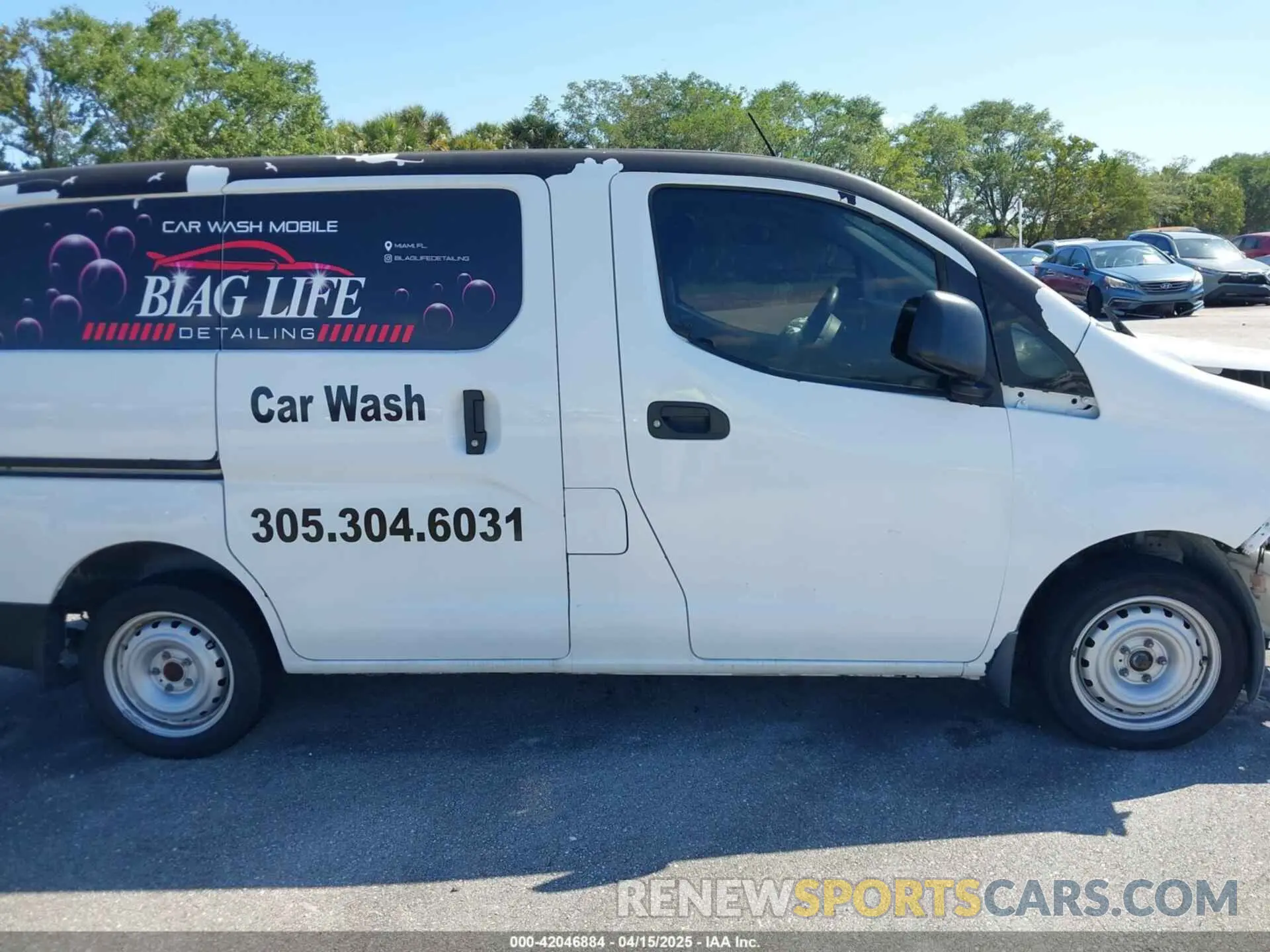 14 Photograph of a damaged car 3N6CM0KN8KK696559 NISSAN NV200 2019