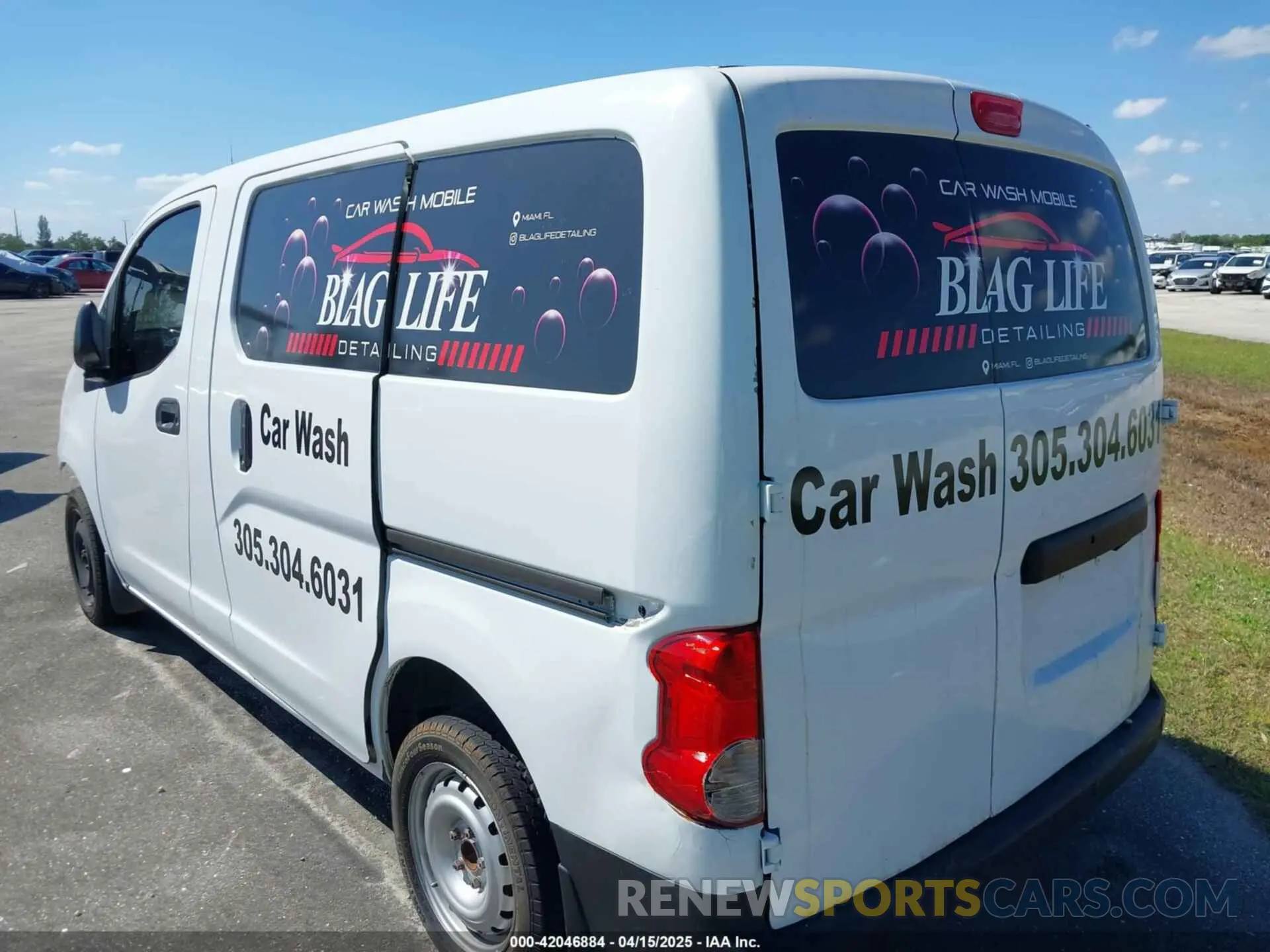 3 Photograph of a damaged car 3N6CM0KN8KK696559 NISSAN NV200 2019