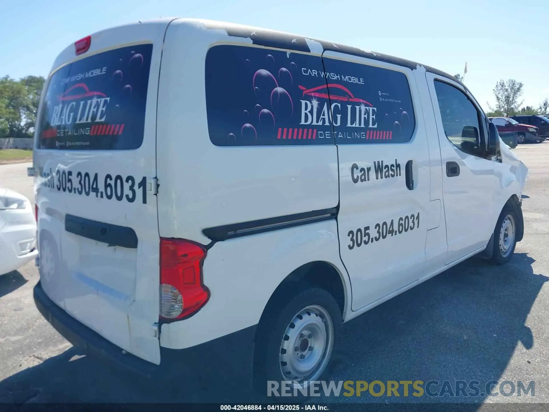 4 Photograph of a damaged car 3N6CM0KN8KK696559 NISSAN NV200 2019