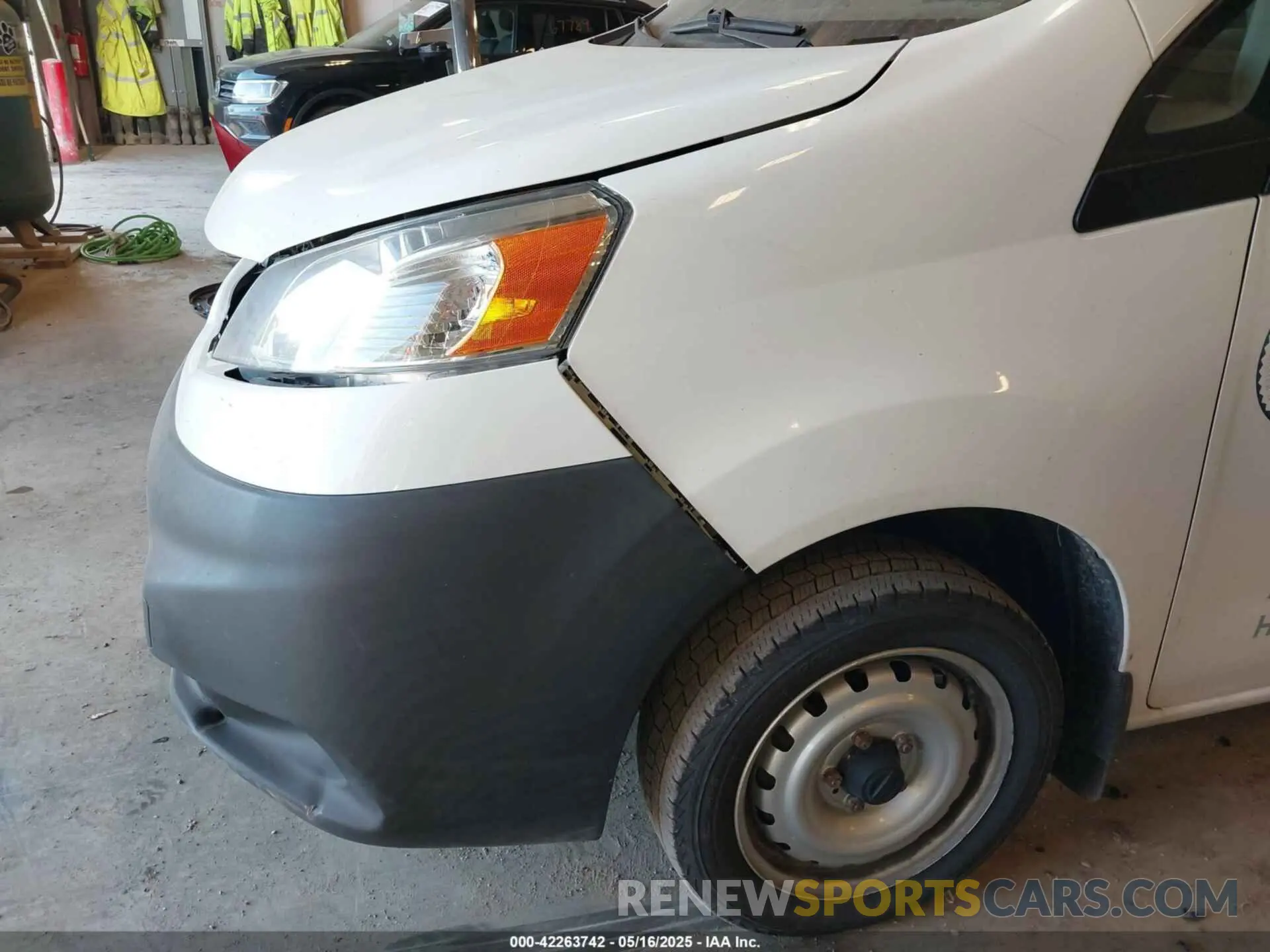 12 Photograph of a damaged car 3N6CM0KN9KK699096 NISSAN NV200 2019