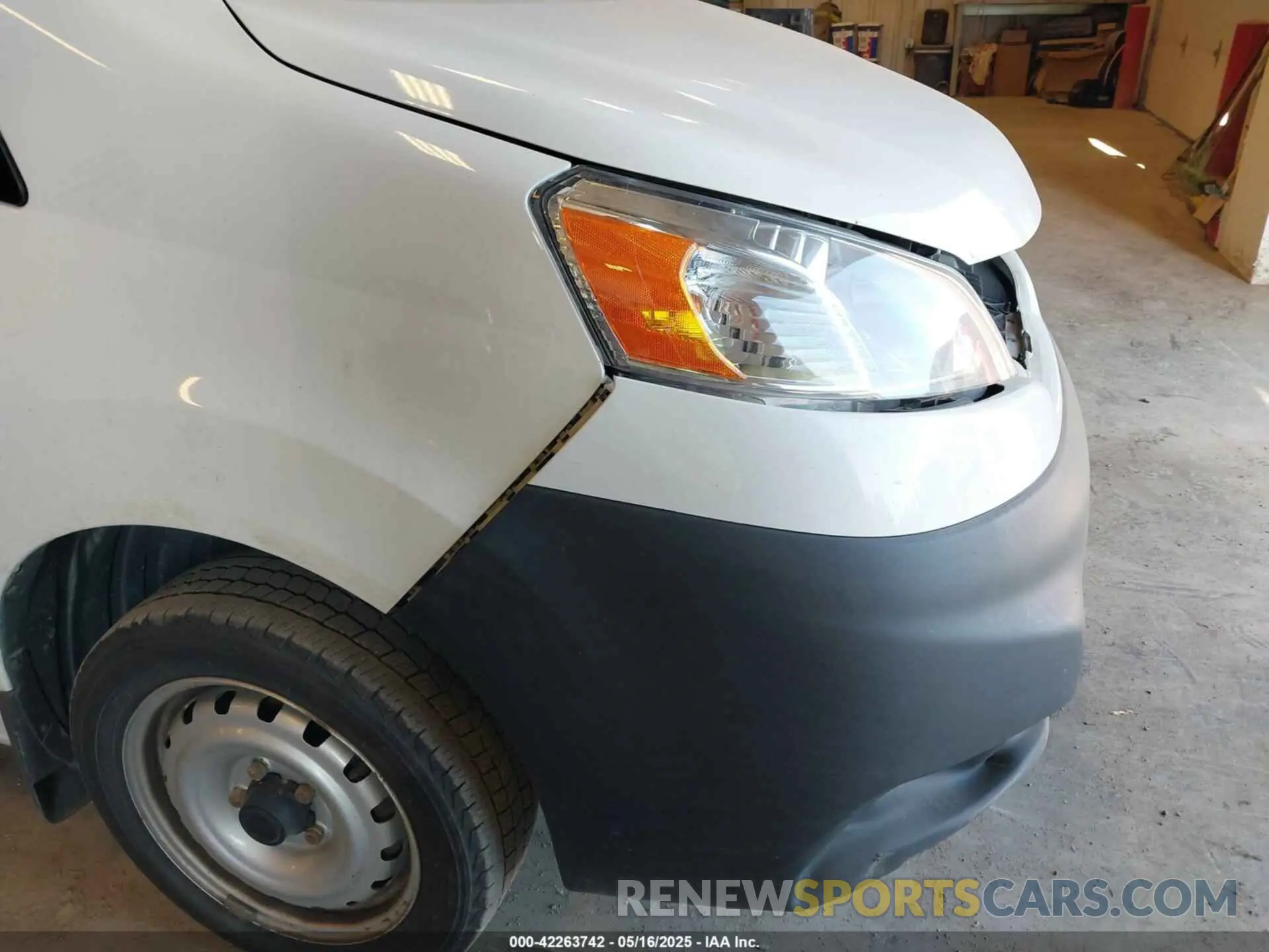 18 Photograph of a damaged car 3N6CM0KN9KK699096 NISSAN NV200 2019
