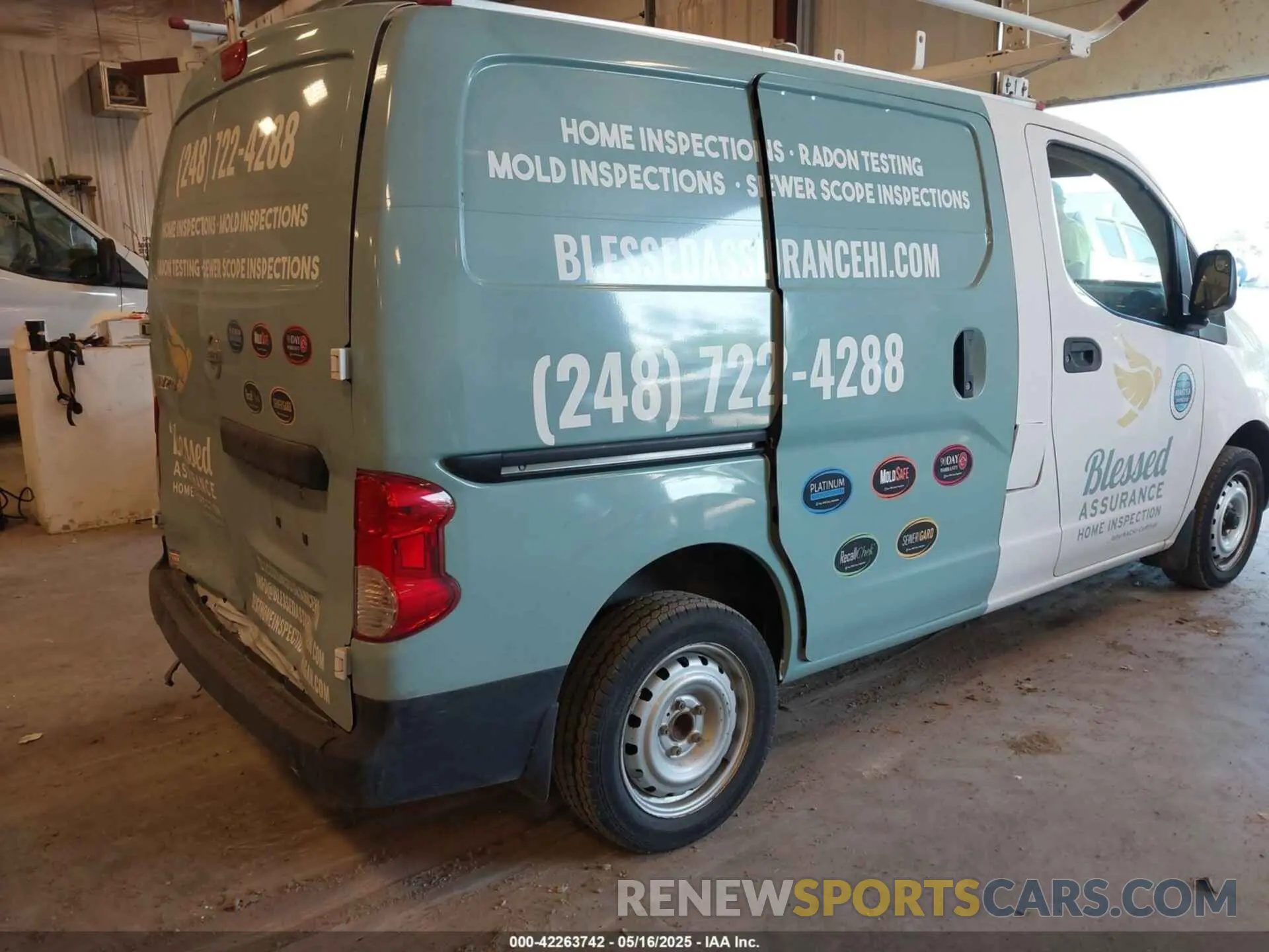 19 Photograph of a damaged car 3N6CM0KN9KK699096 NISSAN NV200 2019