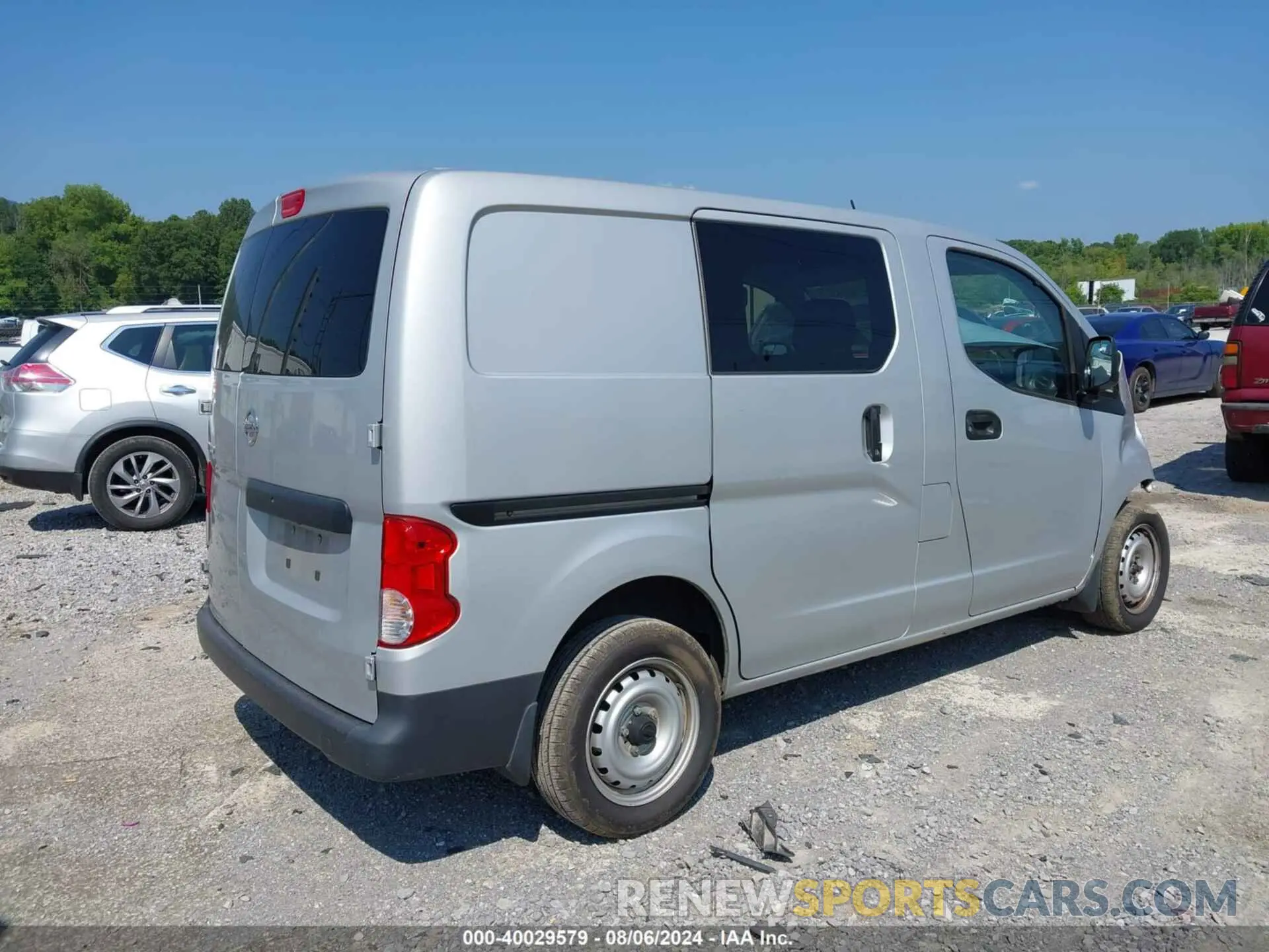 4 Photograph of a damaged car 3N6CM0KNXKK699172 NISSAN NV200 2019