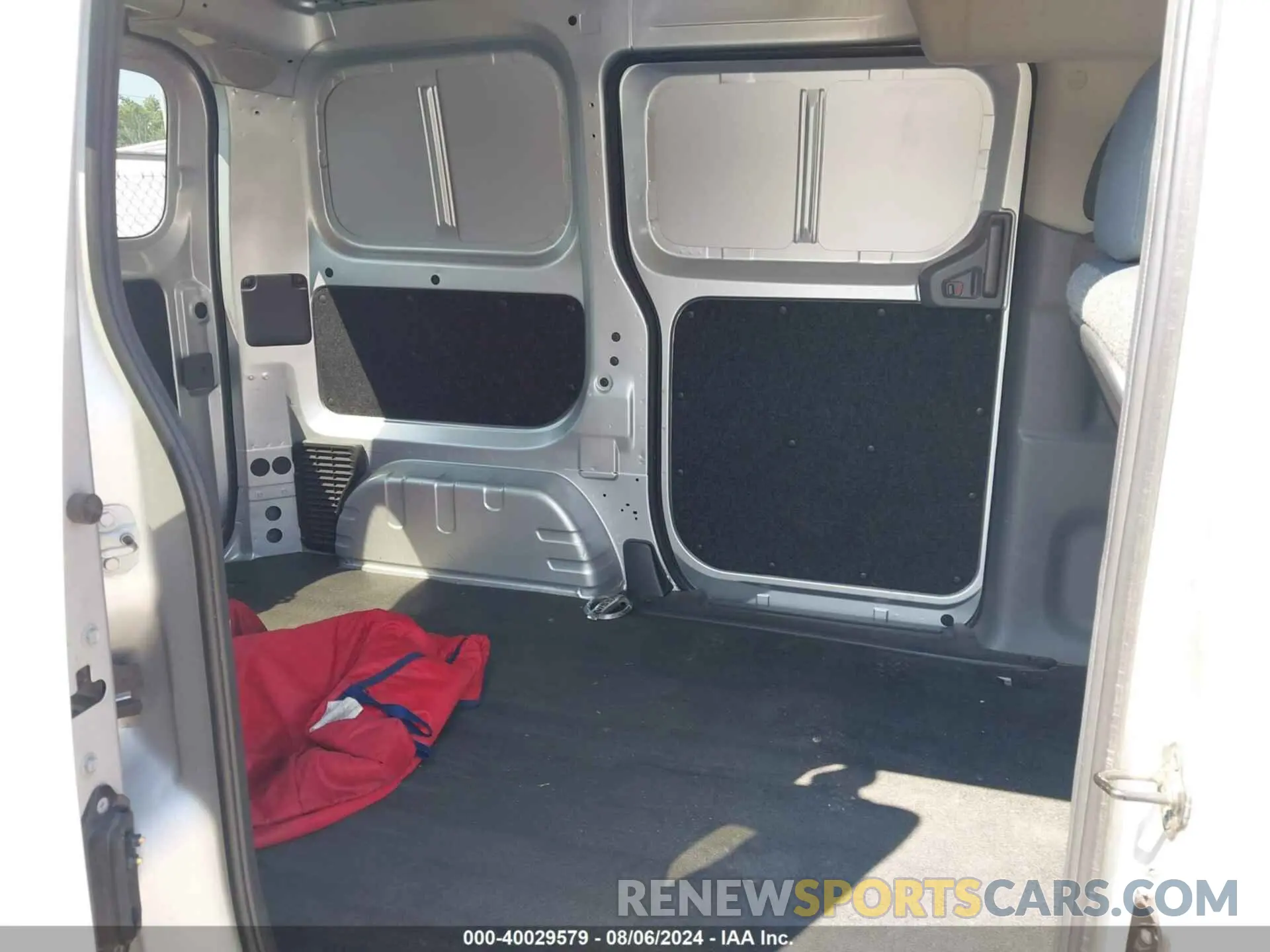 8 Photograph of a damaged car 3N6CM0KNXKK699172 NISSAN NV200 2019