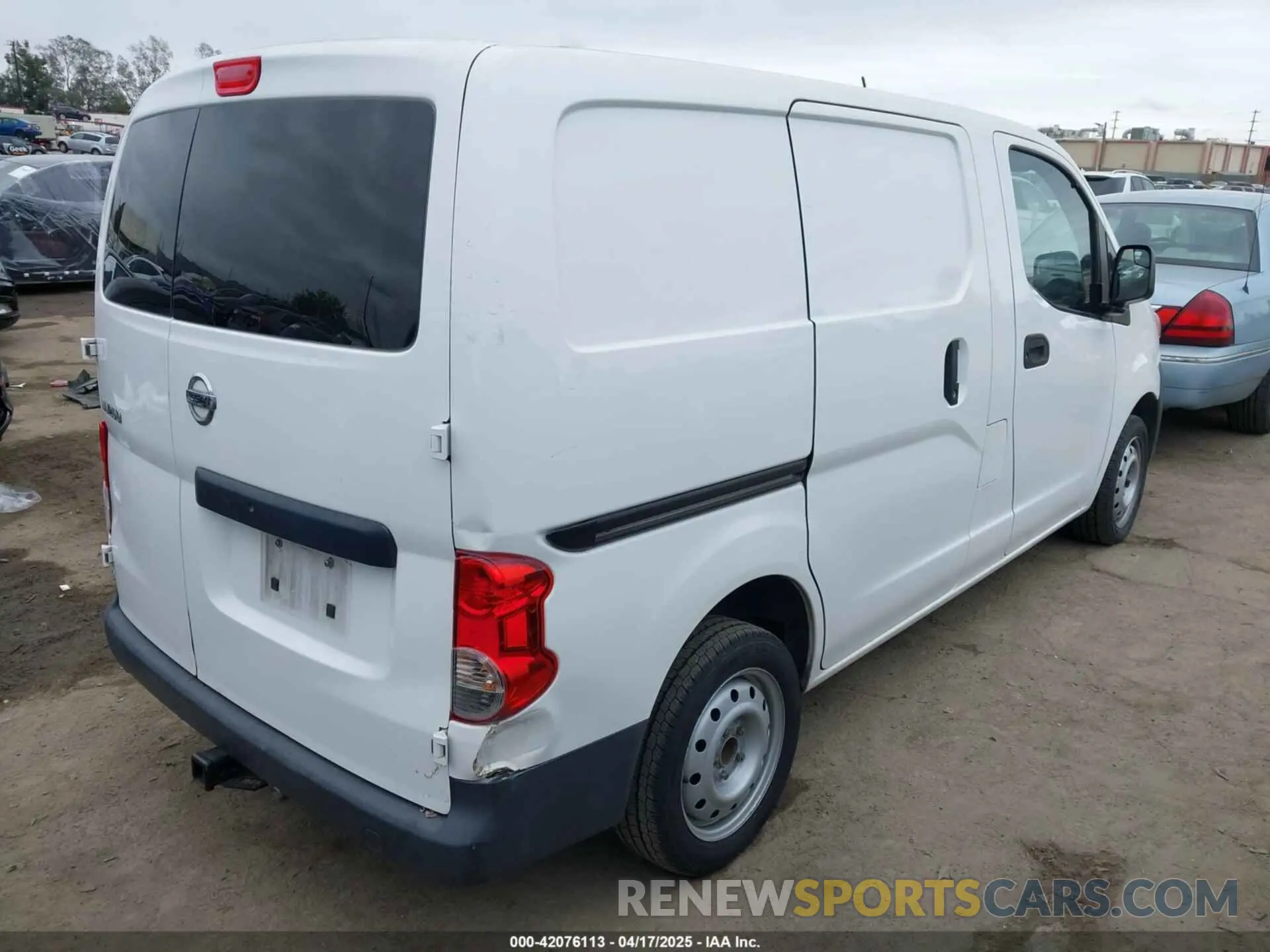4 Photograph of a damaged car 3N6CM0KNXKK703267 NISSAN NV200 2019