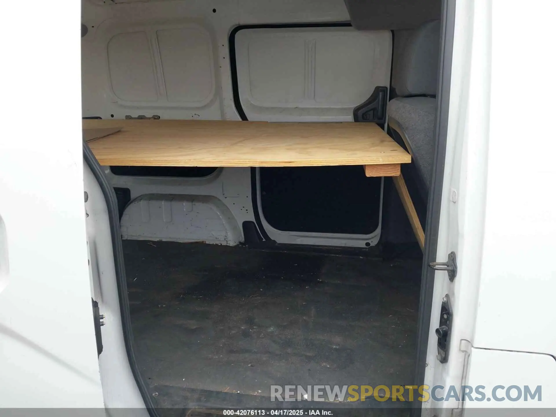 8 Photograph of a damaged car 3N6CM0KNXKK703267 NISSAN NV200 2019