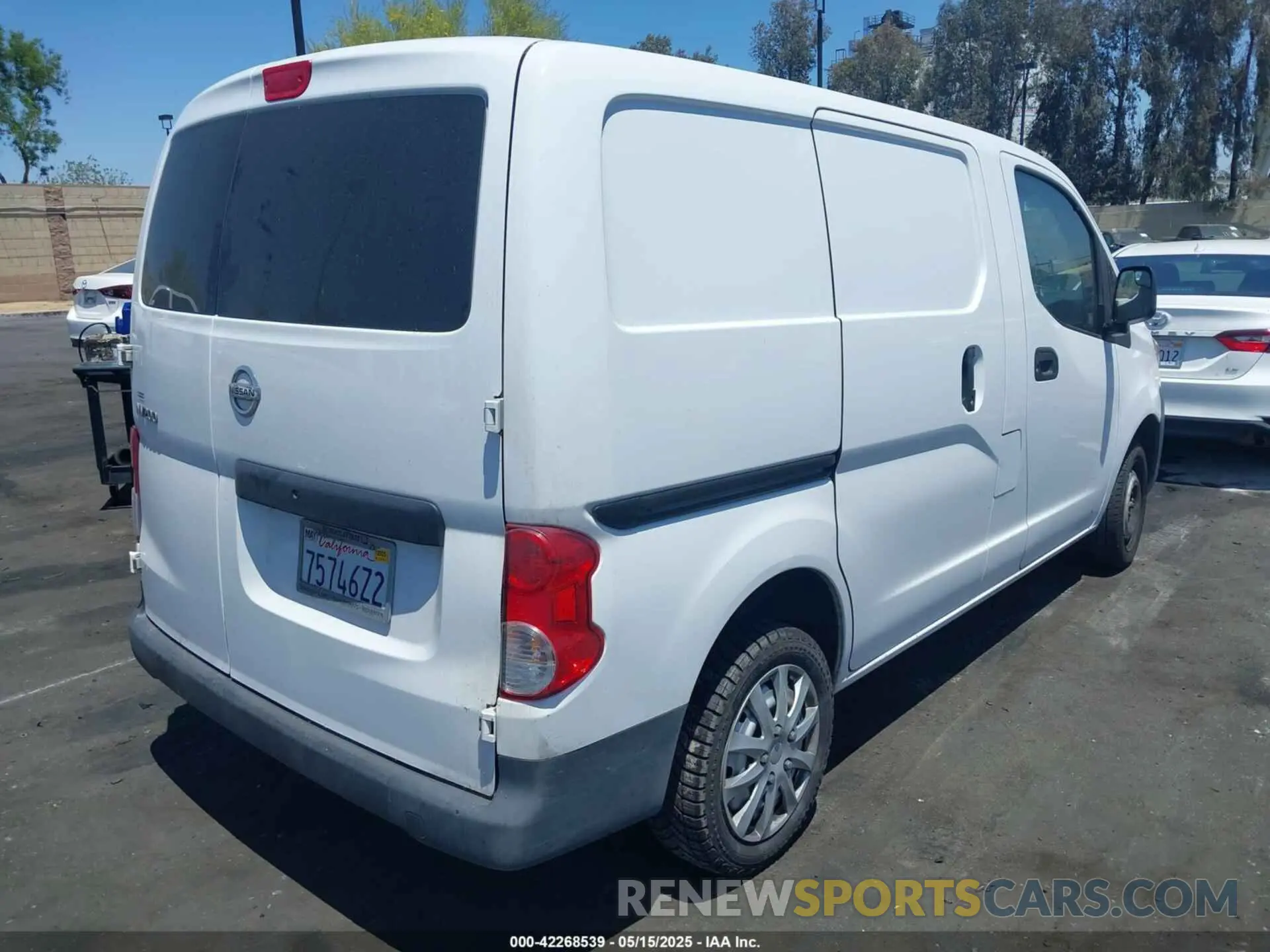 4 Photograph of a damaged car 3N6CM0KNXKK705276 NISSAN NV200 2019