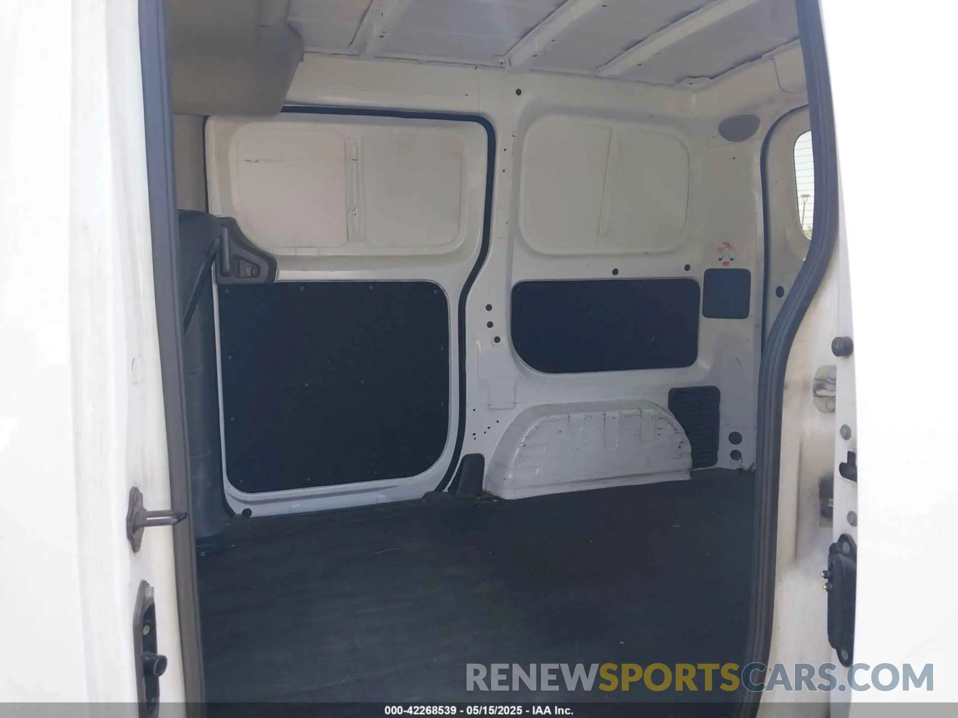 8 Photograph of a damaged car 3N6CM0KNXKK705276 NISSAN NV200 2019