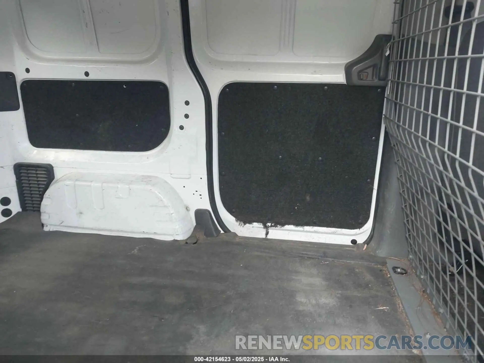 8 Photograph of a damaged car 3N6CM0KNXKK708887 NISSAN NV200 2019