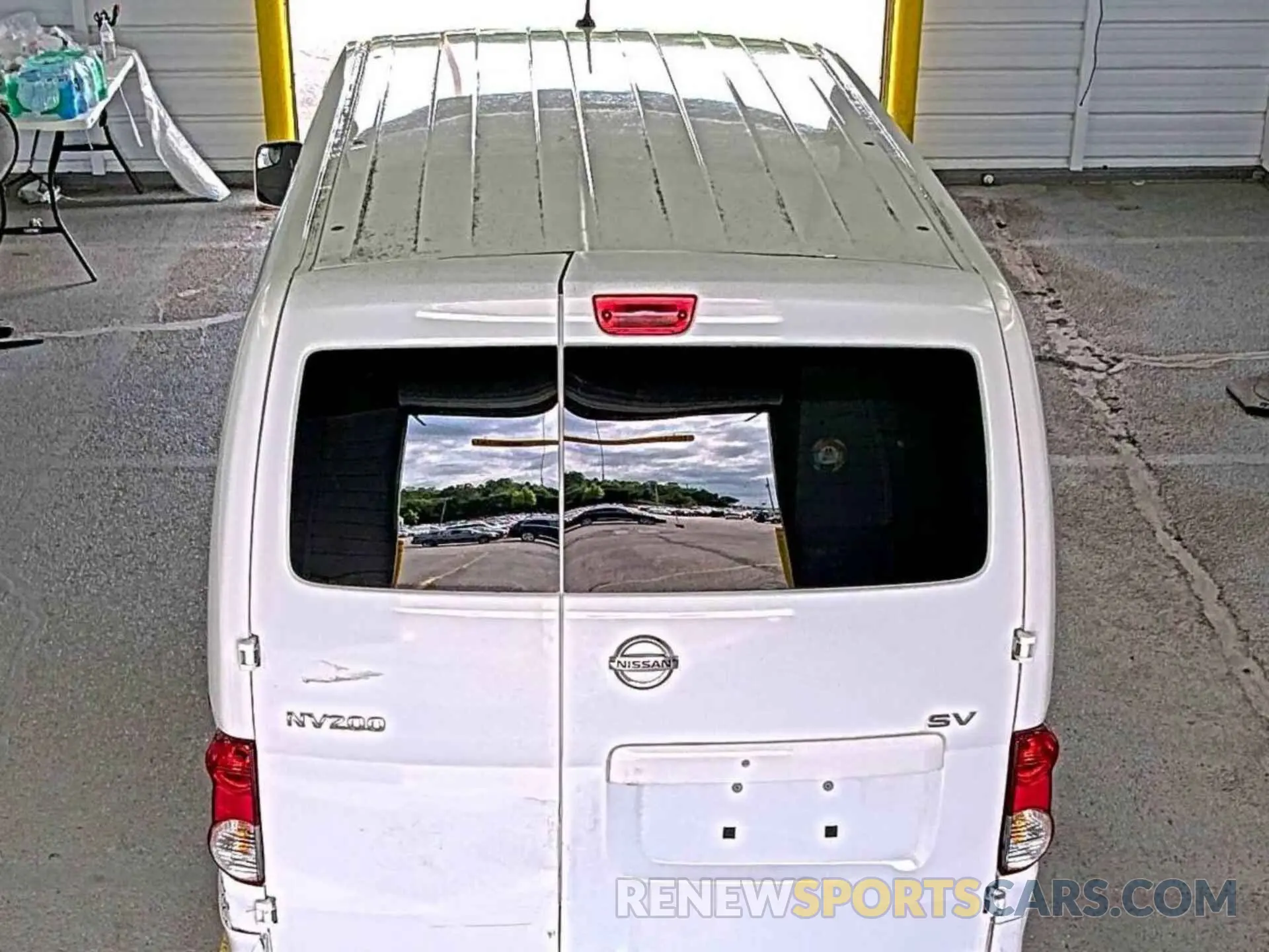 32 Photograph of a damaged car 3N6CM0KN0LK704462 NISSAN NV200 2020