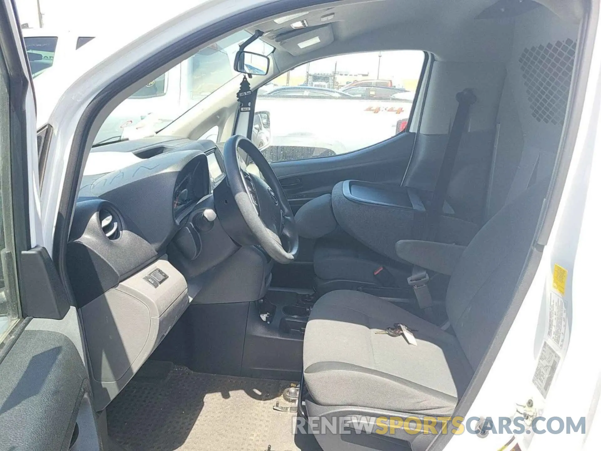 1 Photograph of a damaged car 3N6CM0KN1LK702655 NISSAN NV200 2020