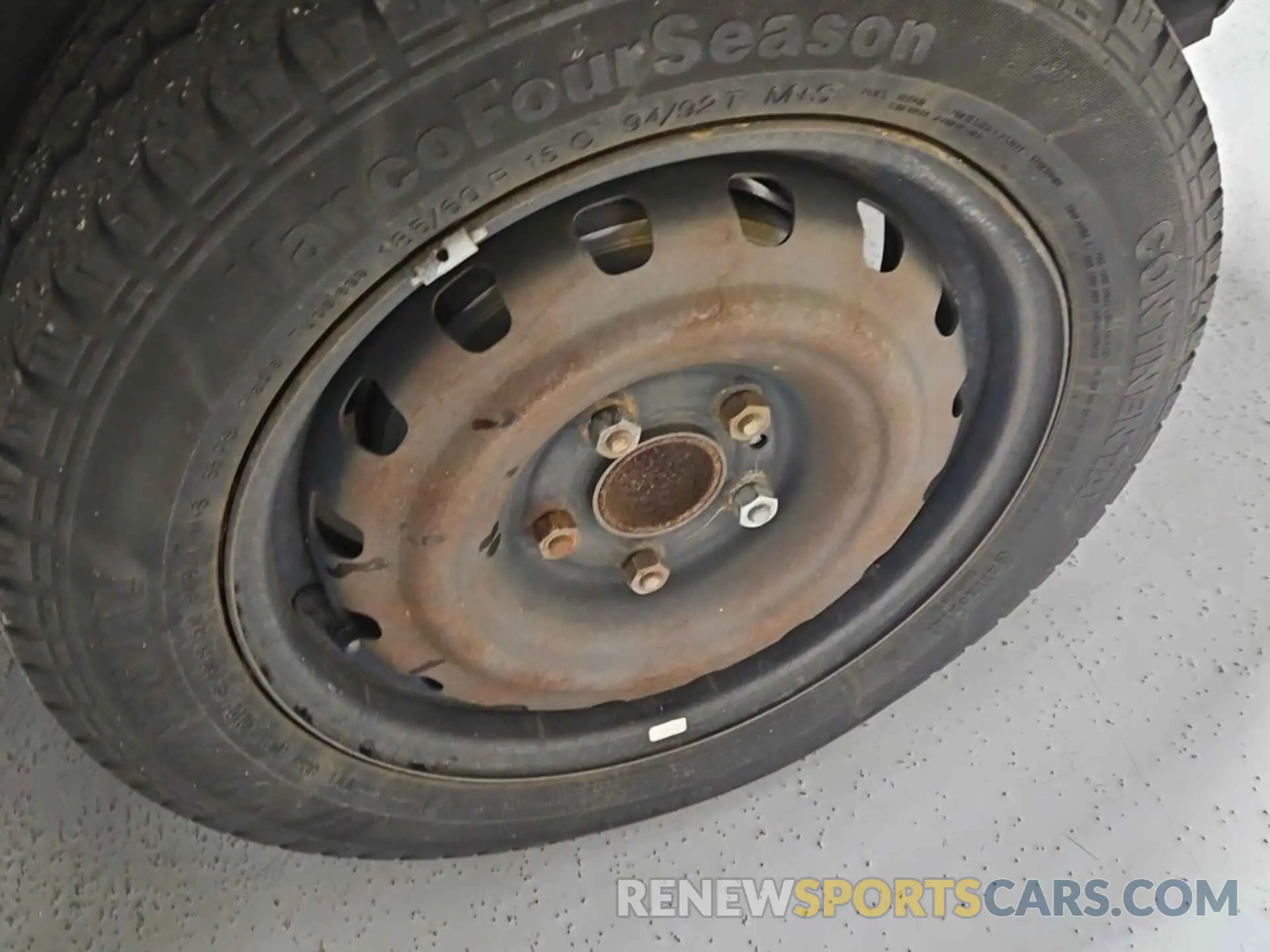 16 Photograph of a damaged car 3N6CM0KN9LK704752 NISSAN NV200 2020