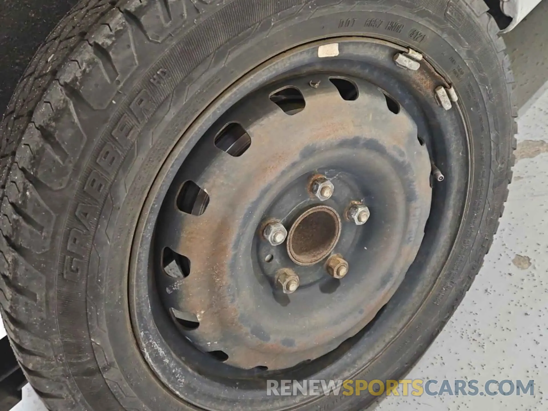 4 Photograph of a damaged car 3N6CM0KN9LK704752 NISSAN NV200 2020