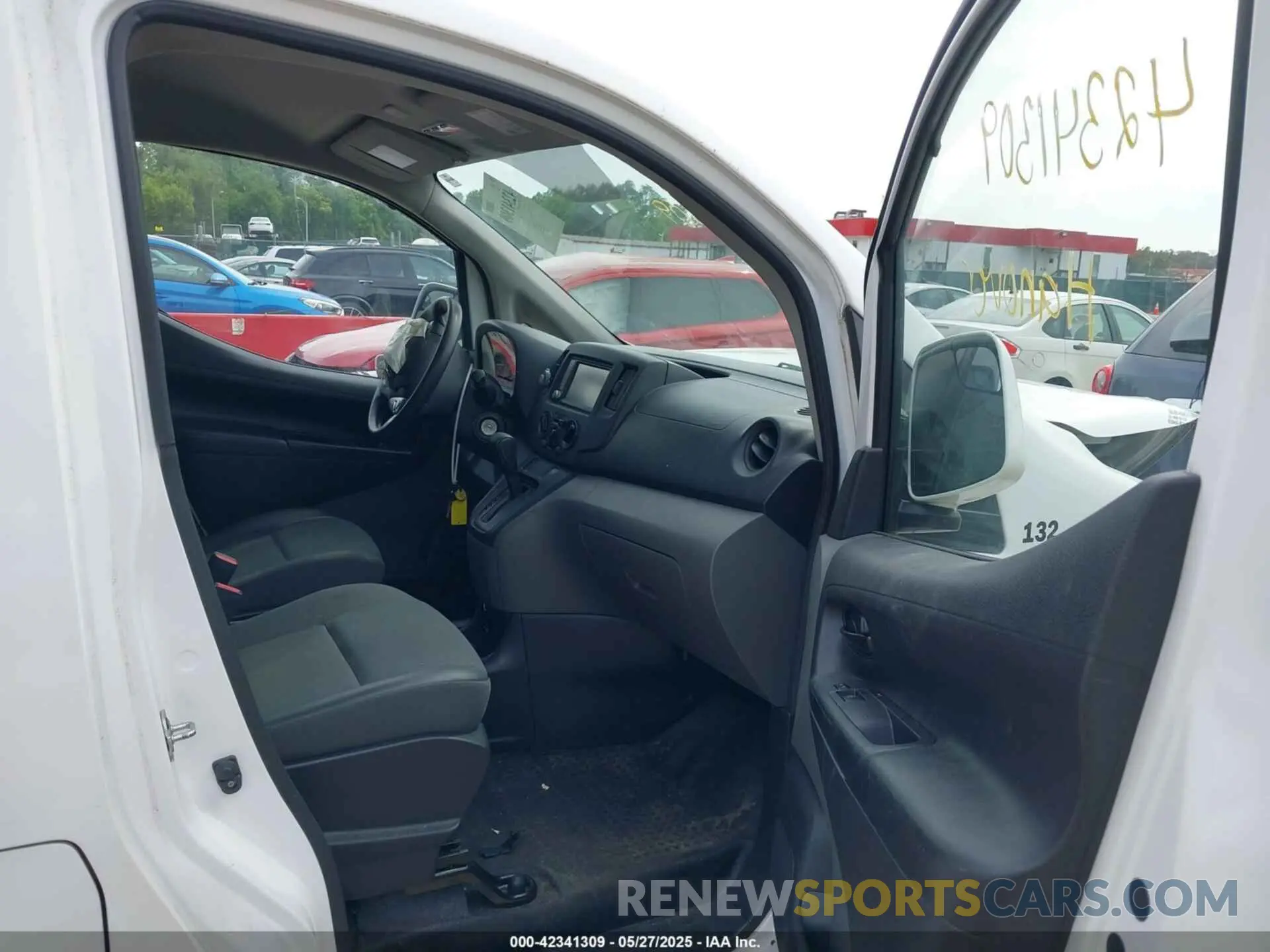 5 Photograph of a damaged car 3N6CM0KN0LK697089 NISSAN NV200  CARGO 2020