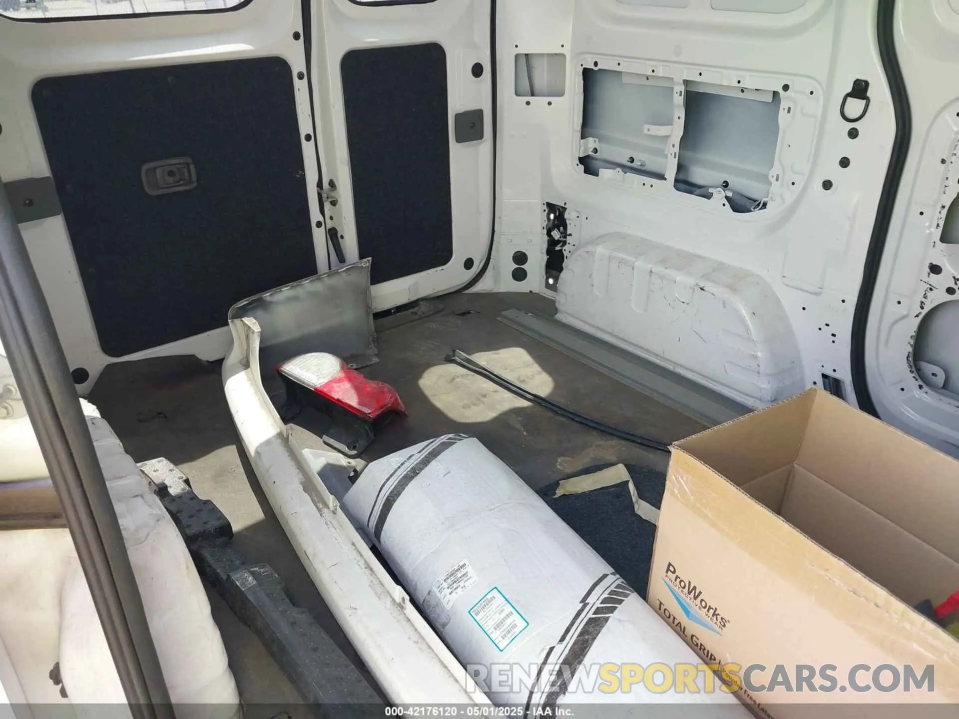 8 Photograph of a damaged car 3N6CM0KN0LK705868 NISSAN NV200  CARGO 2020