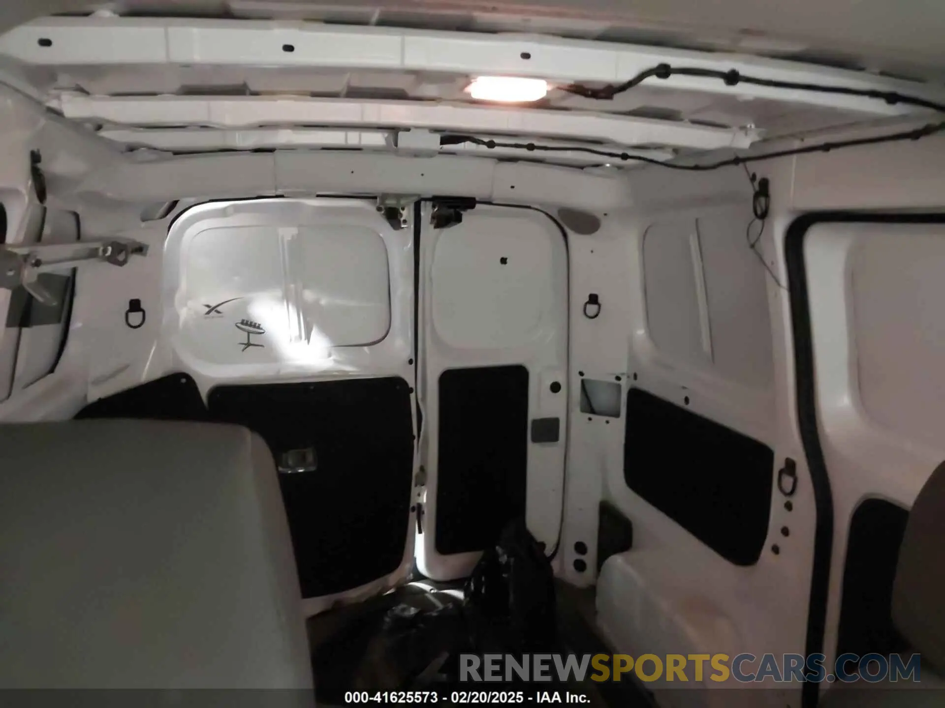 8 Photograph of a damaged car 3N6CM0KN1LK695092 NISSAN NV200  CARGO 2020