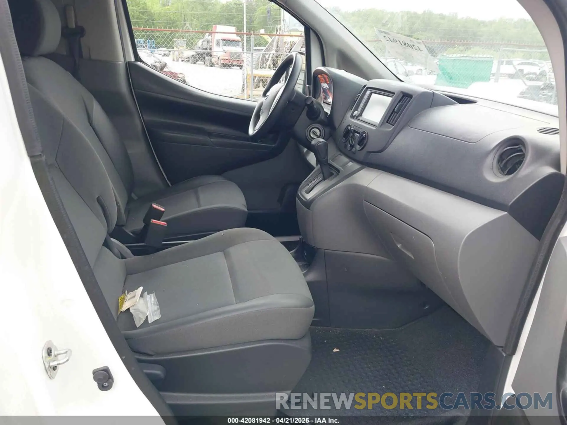 5 Photograph of a damaged car 3N6CM0KN1LK703482 NISSAN NV200  CARGO 2020