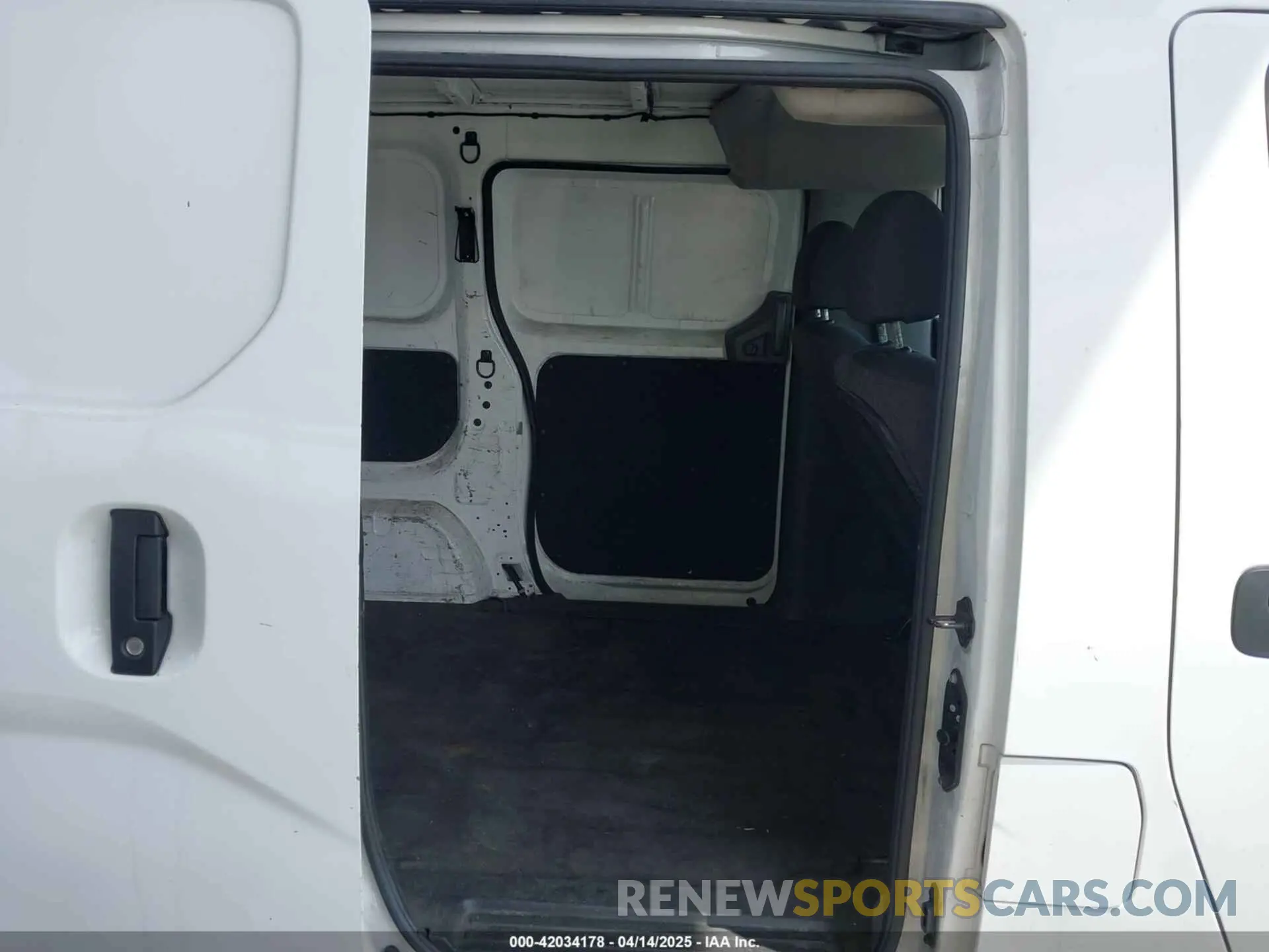 8 Photograph of a damaged car 3N6CM0KN2LK707170 NISSAN NV200  CARGO 2020