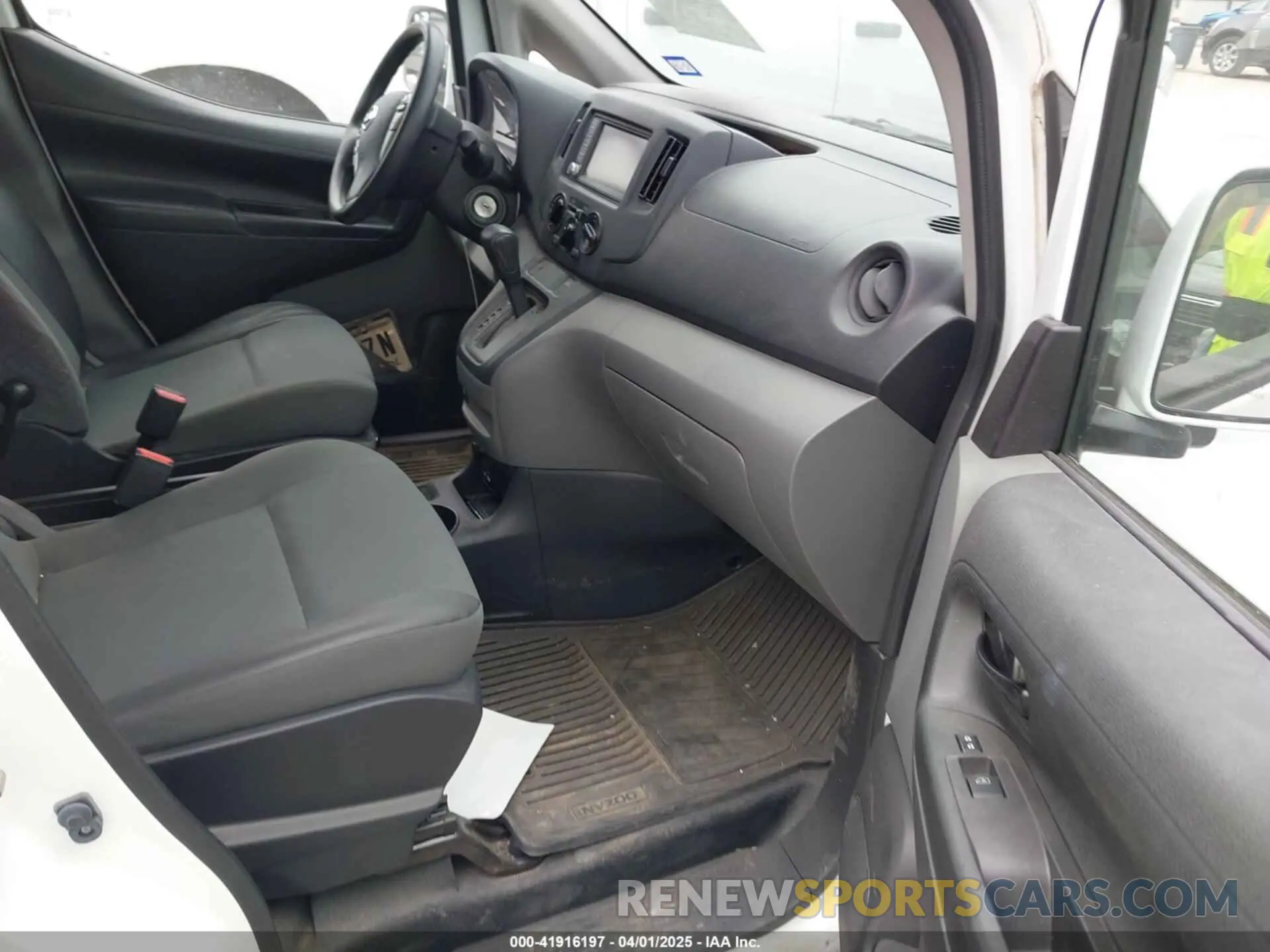 5 Photograph of a damaged car 3N6CM0KN2LK708142 NISSAN NV200  CARGO 2020