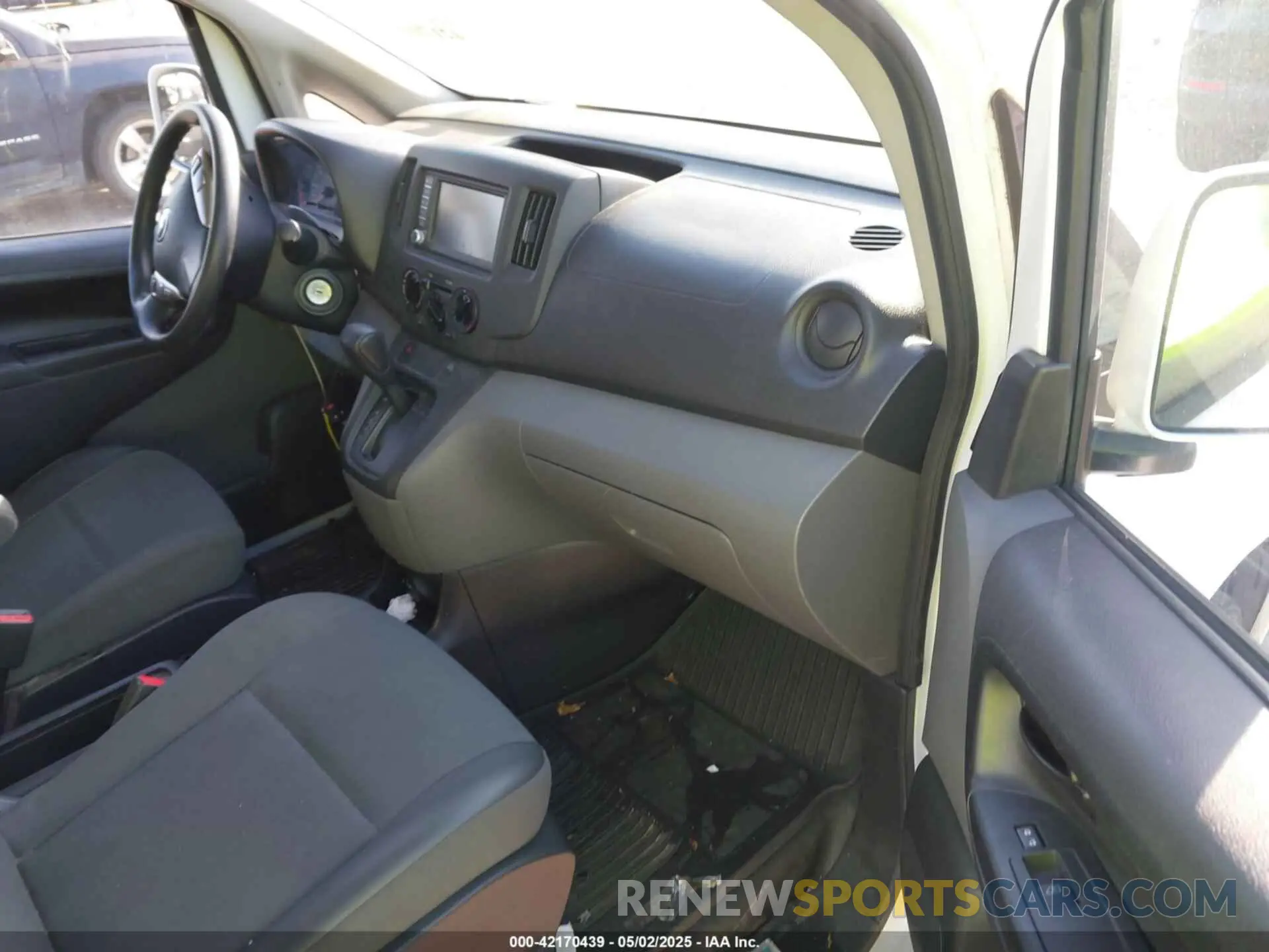 5 Photograph of a damaged car 3N6CM0KN3LK694753 NISSAN NV200  CARGO 2020