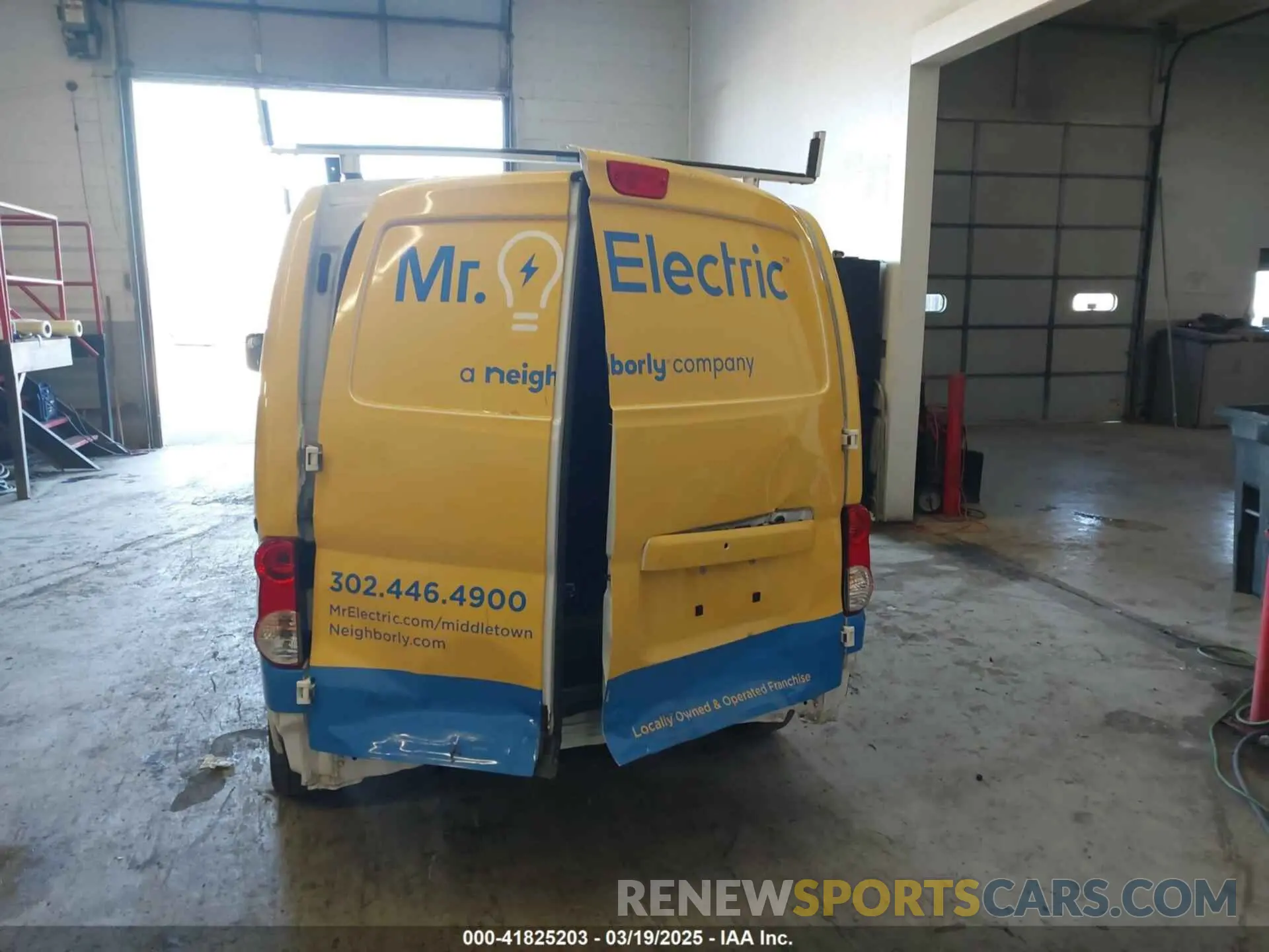 17 Photograph of a damaged car 3N6CM0KN3LK709901 NISSAN NV200  CARGO 2020