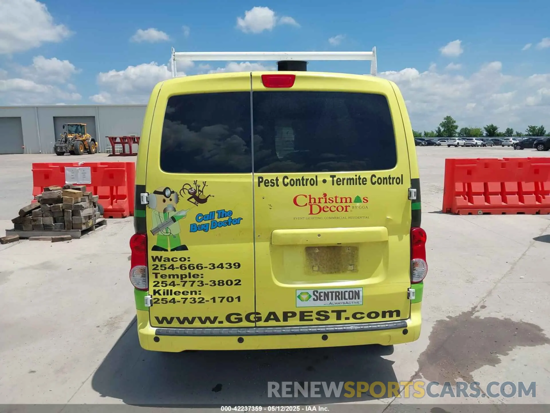 16 Photograph of a damaged car 3N6CM0KN4LK709597 NISSAN NV200  CARGO 2020