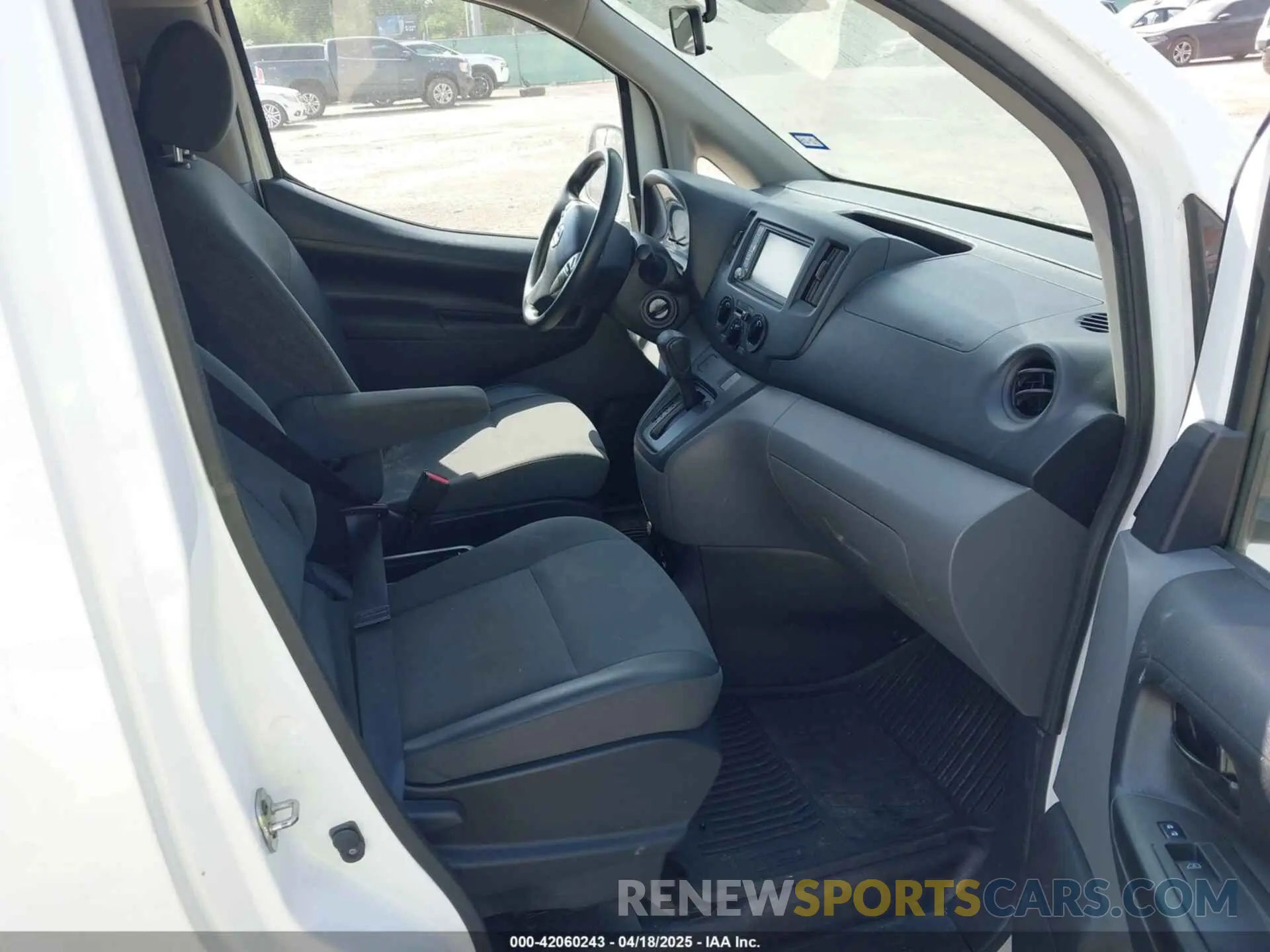 5 Photograph of a damaged car 3N6CM0KN6LK694679 NISSAN NV200  CARGO 2020